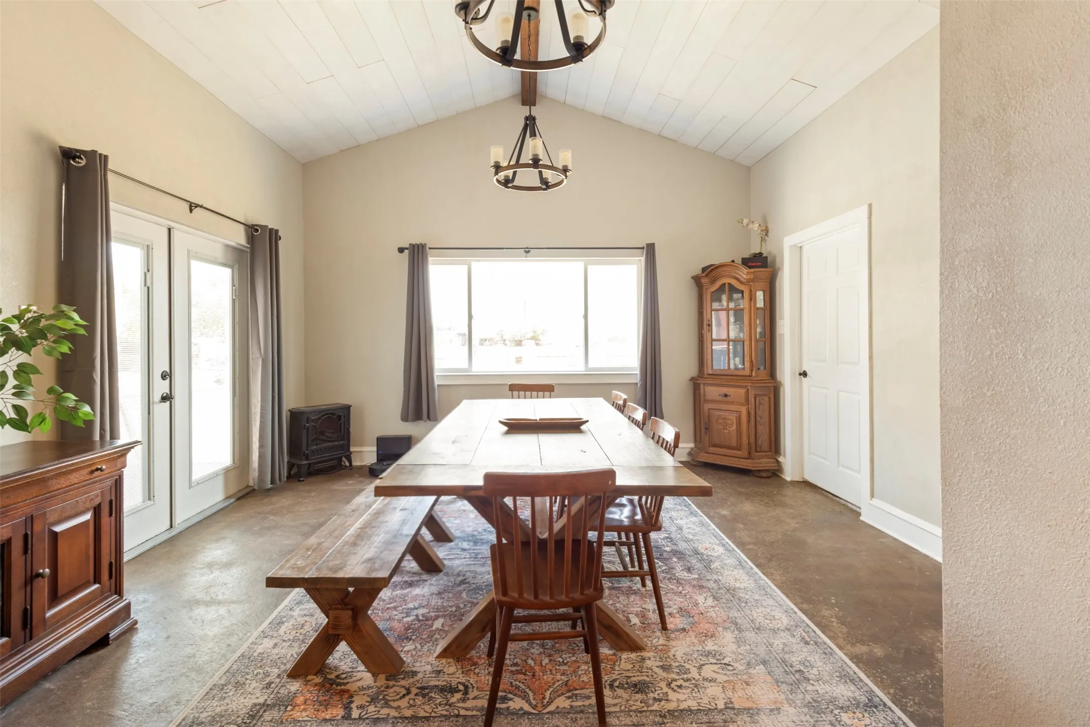 Single Family Residence For Sale in Denton County , 118 Fm 2450, Krum, Texas 76249, 4 Bedroom, 3 Bathroom, 2 Garage spaces, 3,083 Sqft, built in 2003, mls#21371198, Real Estate Agent in Krum, Homes For Sale in Denton county, Homes For Sale in Krum, Realtor in Krum Texas, Real Estate Brokerage Independent Realty Texas, Luminita Cordes Realtor
