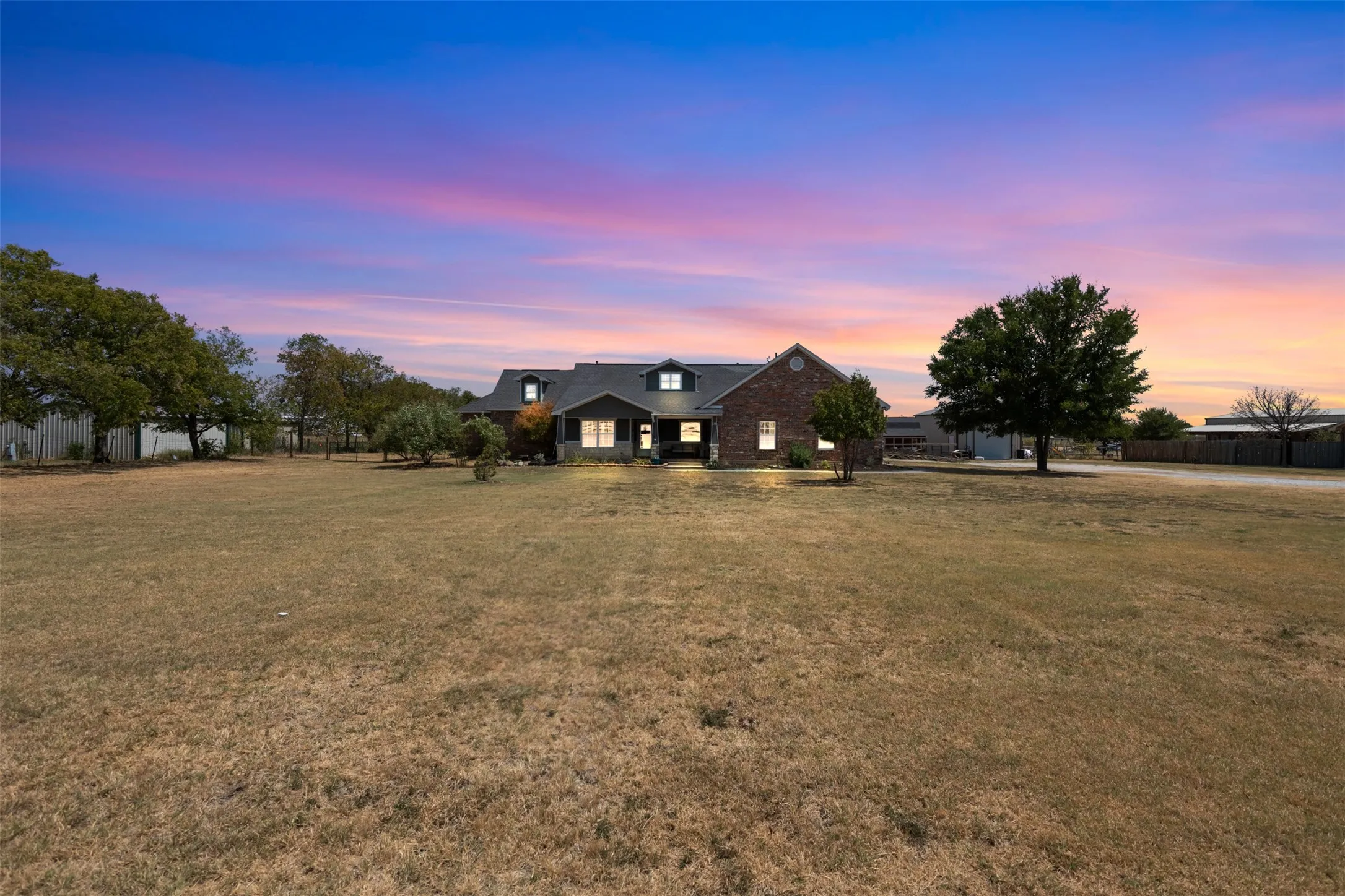 Single Family Residence For Sale in Denton County , 118 Fm 2450, Krum, Texas 76249, 4 Bedroom, 3 Bathroom, 2 Garage spaces, 3,083 Sqft, built in 2003, mls#21371198, Real Estate Agent in Krum, Homes For Sale in Denton county, Homes For Sale in Krum, Realtor in Krum Texas, Real Estate Brokerage Independent Realty Texas, Luminita Cordes Realtor