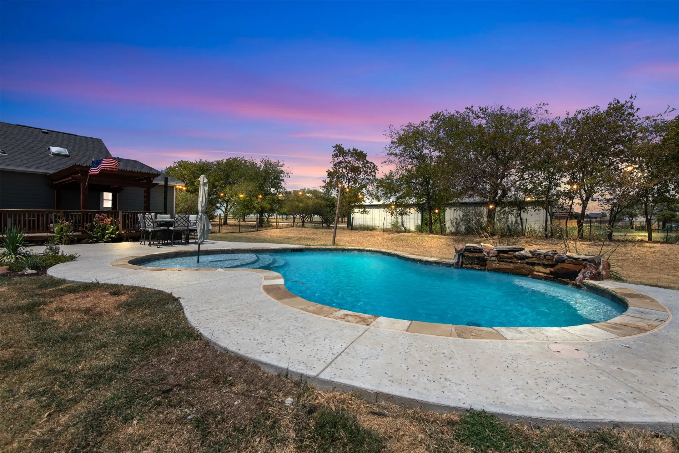 Single Family Residence For Sale in Denton County , 118 Fm 2450, Krum, Texas 76249, 4 Bedroom, 3 Bathroom, 2 Garage spaces, 3,083 Sqft, built in 2003, mls#21371198, Real Estate Agent in Krum, Homes For Sale in Denton county, Homes For Sale in Krum, Realtor in Krum Texas, Real Estate Brokerage Independent Realty Texas, Luminita Cordes Realtor