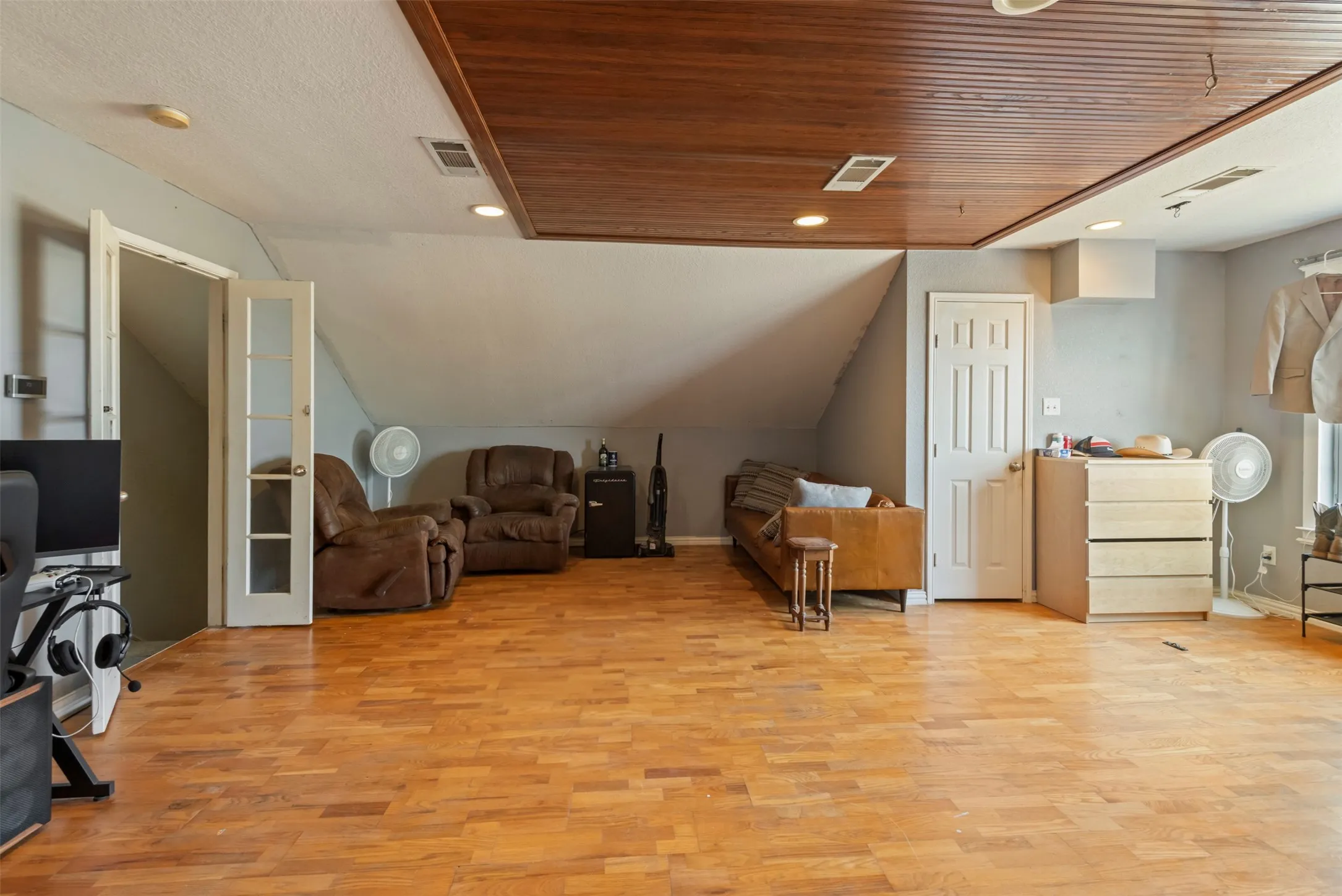 Single Family Residence For Sale in Denton County , 118 Fm 2450, Krum, Texas 76249, 4 Bedroom, 3 Bathroom, 2 Garage spaces, 3,083 Sqft, built in 2003, mls#21371198, Real Estate Agent in Krum, Homes For Sale in Denton county, Homes For Sale in Krum, Realtor in Krum Texas, Real Estate Brokerage Independent Realty Texas, Luminita Cordes Realtor