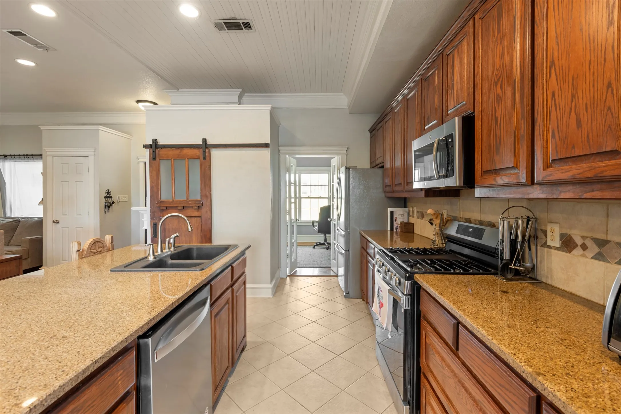 Single Family Residence For Sale in Denton County , 118 Fm 2450, Krum, Texas 76249, 4 Bedroom, 3 Bathroom, 2 Garage spaces, 3,083 Sqft, built in 2003, mls#21371198, Real Estate Agent in Krum, Homes For Sale in Denton county, Homes For Sale in Krum, Realtor in Krum Texas, Real Estate Brokerage Independent Realty Texas, Luminita Cordes Realtor