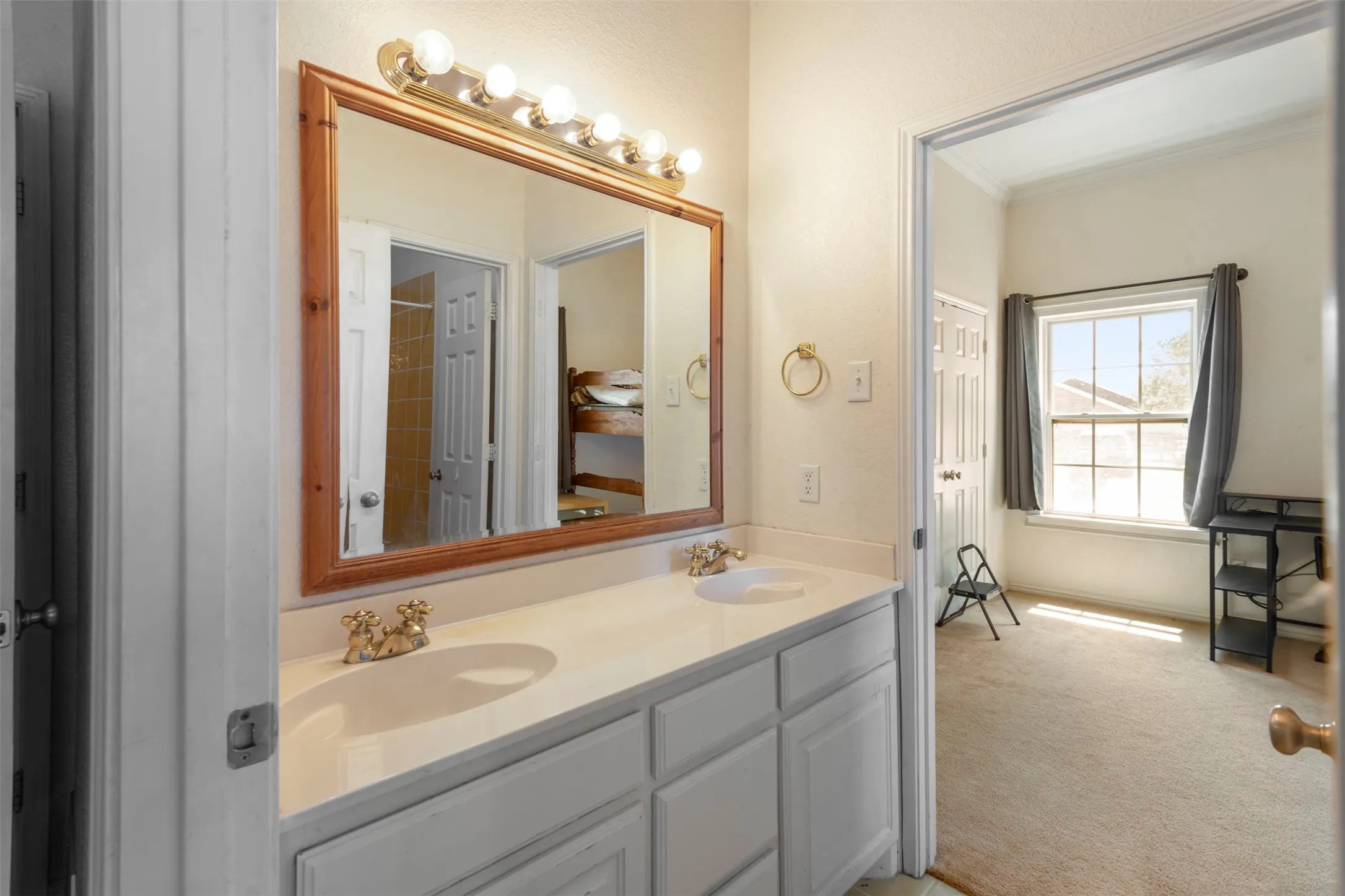 Single Family Residence For Sale in Denton County , 118 Fm 2450, Krum, Texas 76249, 4 Bedroom, 3 Bathroom, 2 Garage spaces, 3,083 Sqft, built in 2003, mls#21371198, Real Estate Agent in Krum, Homes For Sale in Denton county, Homes For Sale in Krum, Realtor in Krum Texas, Real Estate Brokerage Independent Realty Texas, Luminita Cordes Realtor