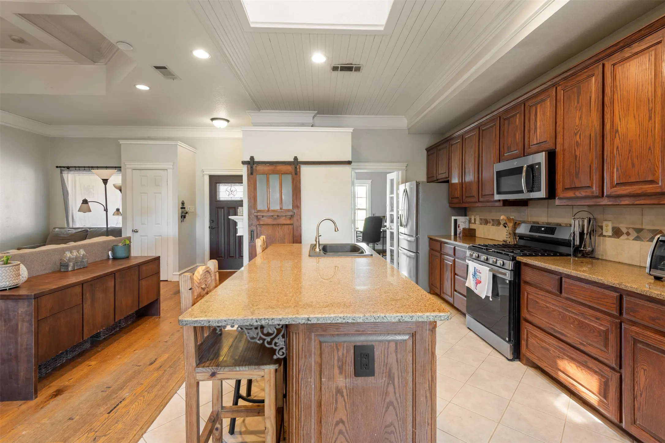 Single Family Residence For Sale in Denton County , 118 Fm 2450, Krum, Texas 76249, 4 Bedroom, 3 Bathroom, 2 Garage spaces, 3,083 Sqft, built in 2003, mls#21371198, Real Estate Agent in Krum, Homes For Sale in Denton county, Homes For Sale in Krum, Realtor in Krum Texas, Real Estate Brokerage Independent Realty Texas, Luminita Cordes Realtor