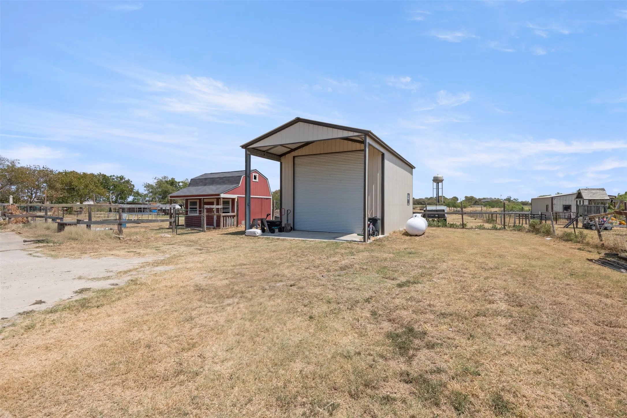 Single Family Residence For Sale in Denton County , 118 Fm 2450, Krum, Texas 76249, 4 Bedroom, 3 Bathroom, 2 Garage spaces, 3,083 Sqft, built in 2003, mls#21371198, Real Estate Agent in Krum, Homes For Sale in Denton county, Homes For Sale in Krum, Realtor in Krum Texas, Real Estate Brokerage Independent Realty Texas, Luminita Cordes Realtor
