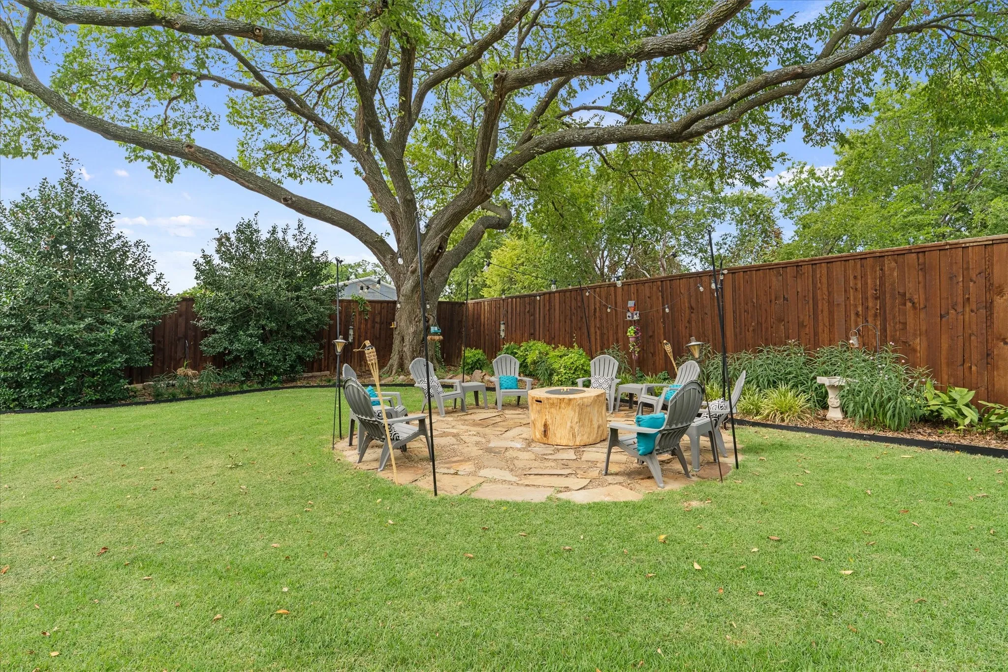 Single Family Residence For Sale in Rockwall County , 606 Storrs Street, Rockwall, Texas 75087, 2 Bedroom, 1 Bathroom, 1 Garage spaces, 929 Sqft, built in 1930, mls#21371444, Real Estate Agent in Rockwall, Homes For Sale in Rockwall county, Homes For Sale in Rockwall, Realtor in Rockwall Texas, Real Estate Brokerage Independent Realty Texas, Luminita Cordes Realtor