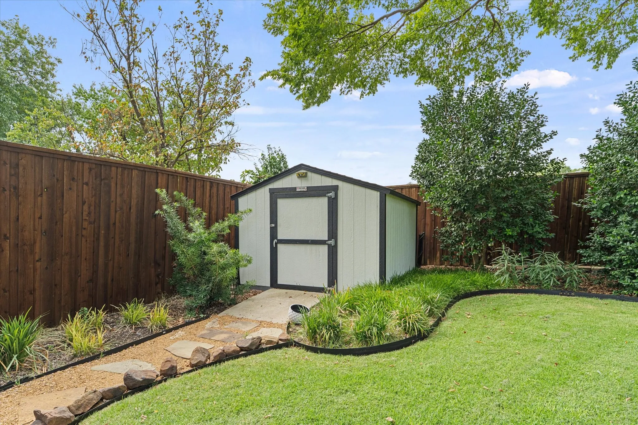 Single Family Residence For Sale in Rockwall County , 606 Storrs Street, Rockwall, Texas 75087, 2 Bedroom, 1 Bathroom, 1 Garage spaces, 929 Sqft, built in 1930, mls#21371444, Real Estate Agent in Rockwall, Homes For Sale in Rockwall county, Homes For Sale in Rockwall, Realtor in Rockwall Texas, Real Estate Brokerage Independent Realty Texas, Luminita Cordes Realtor