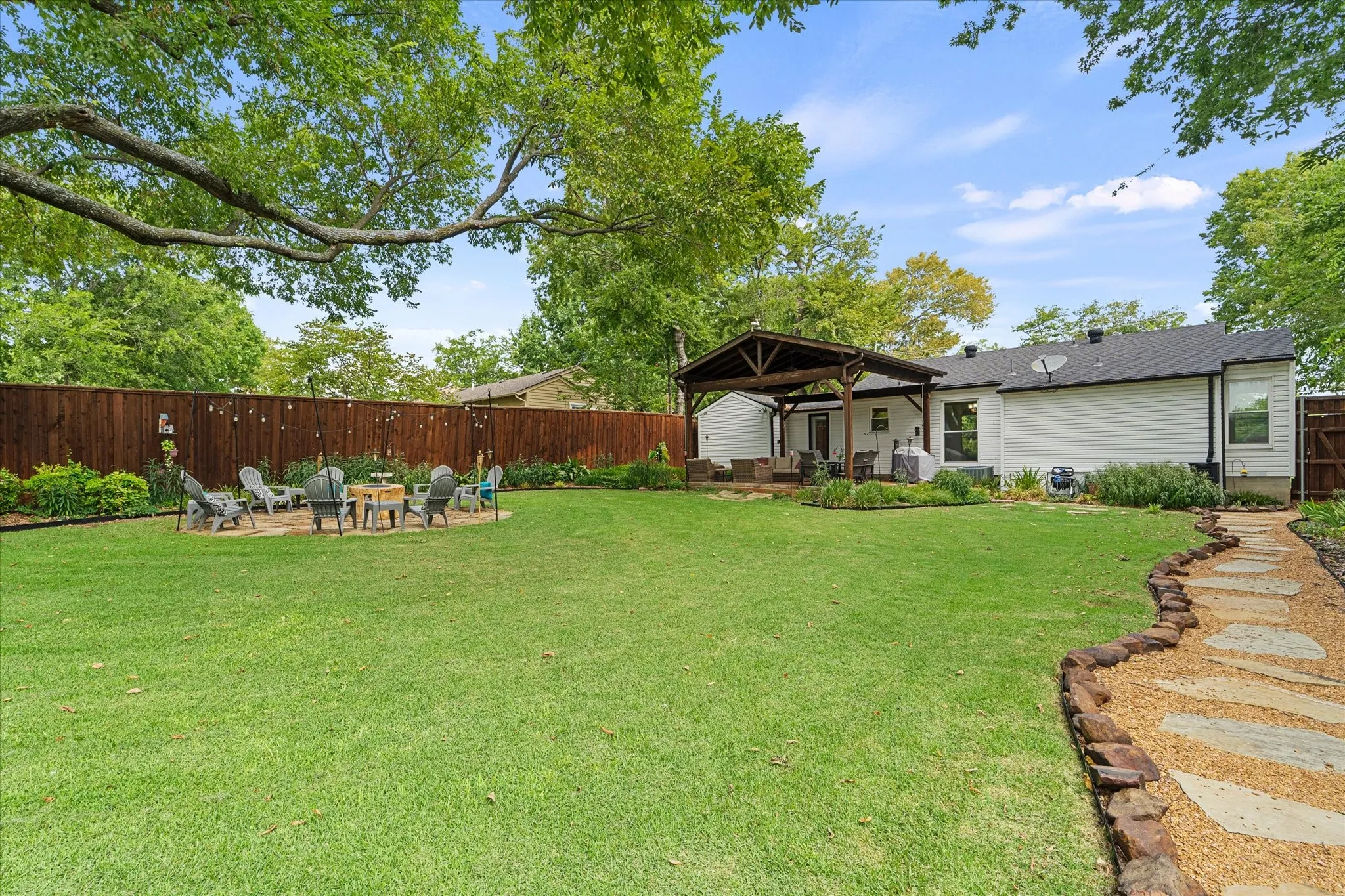 Single Family Residence For Sale in Rockwall County , 606 Storrs Street, Rockwall, Texas 75087, 2 Bedroom, 1 Bathroom, 1 Garage spaces, 929 Sqft, built in 1930, mls#21371444, Real Estate Agent in Rockwall, Homes For Sale in Rockwall county, Homes For Sale in Rockwall, Realtor in Rockwall Texas, Real Estate Brokerage Independent Realty Texas, Luminita Cordes Realtor