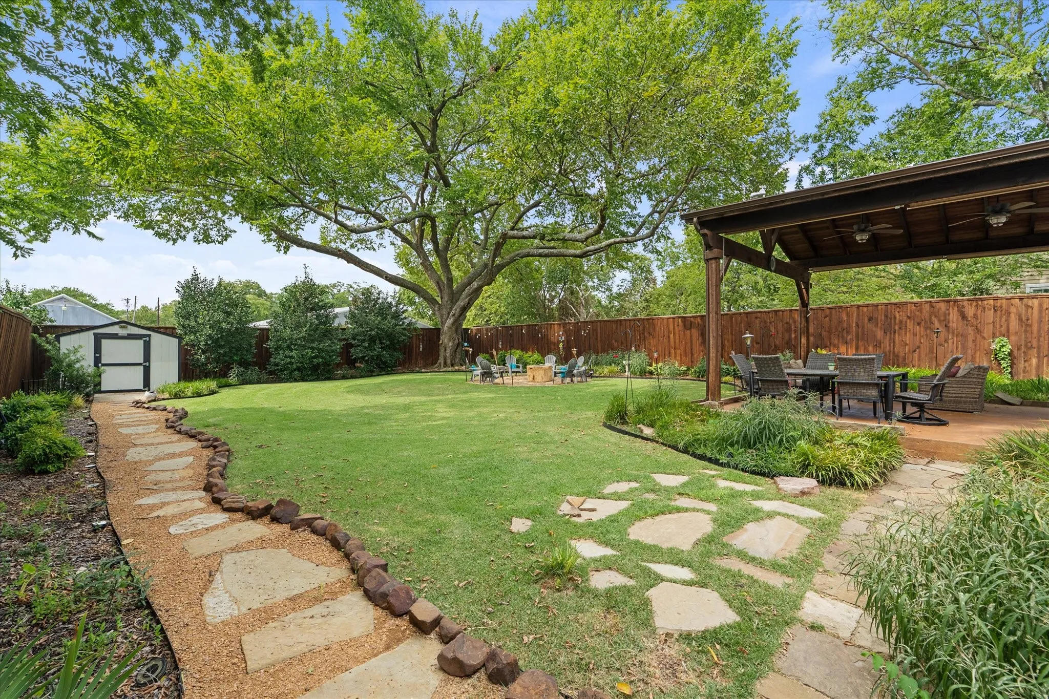 Single Family Residence For Sale in Rockwall County , 606 Storrs Street, Rockwall, Texas 75087, 2 Bedroom, 1 Bathroom, 1 Garage spaces, 929 Sqft, built in 1930, mls#21371444, Real Estate Agent in Rockwall, Homes For Sale in Rockwall county, Homes For Sale in Rockwall, Realtor in Rockwall Texas, Real Estate Brokerage Independent Realty Texas, Luminita Cordes Realtor