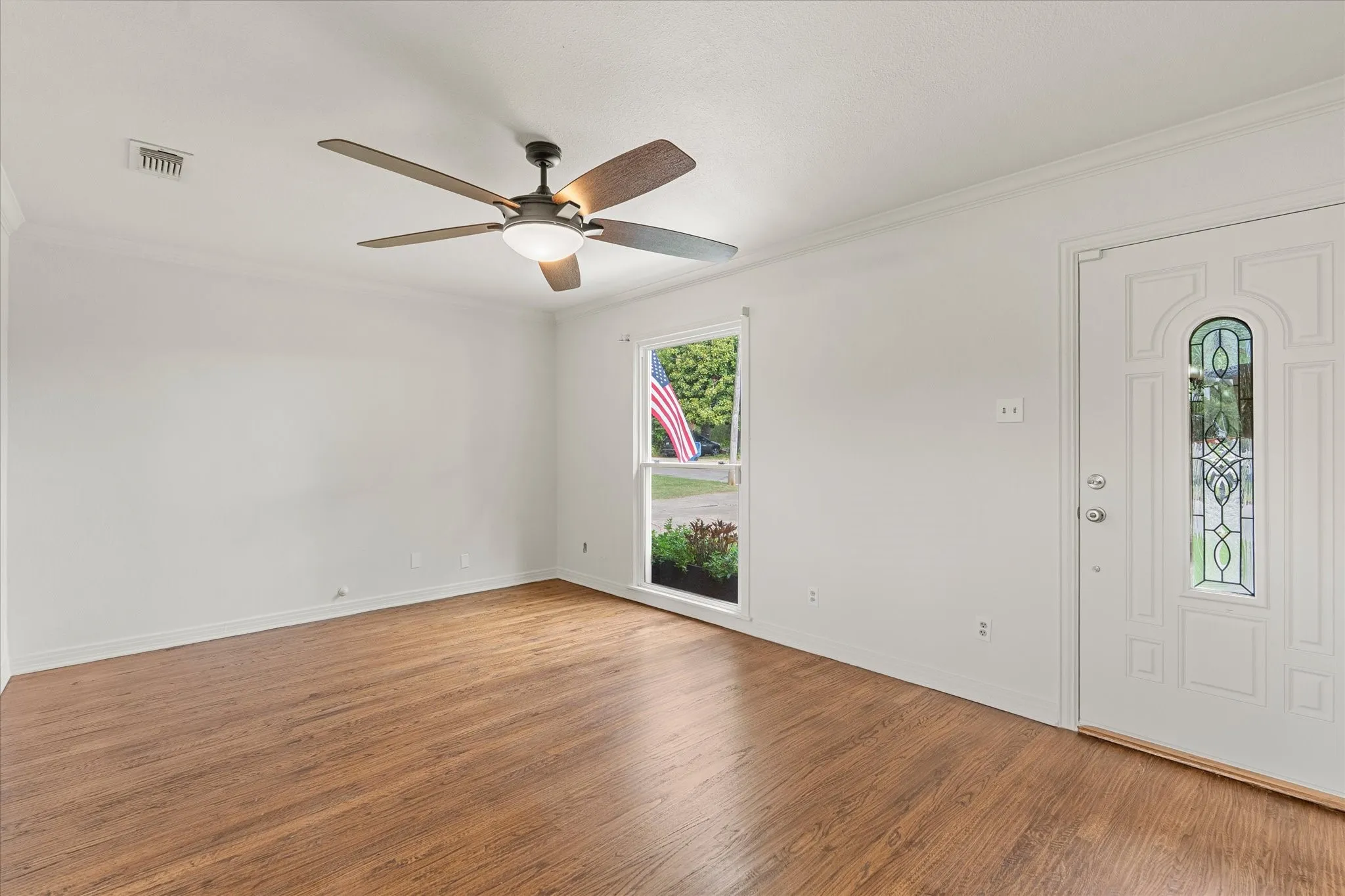 Single Family Residence For Sale in Rockwall County , 606 Storrs Street, Rockwall, Texas 75087, 2 Bedroom, 1 Bathroom, 1 Garage spaces, 929 Sqft, built in 1930, mls#21371444, Real Estate Agent in Rockwall, Homes For Sale in Rockwall county, Homes For Sale in Rockwall, Realtor in Rockwall Texas, Real Estate Brokerage Independent Realty Texas, Luminita Cordes Realtor