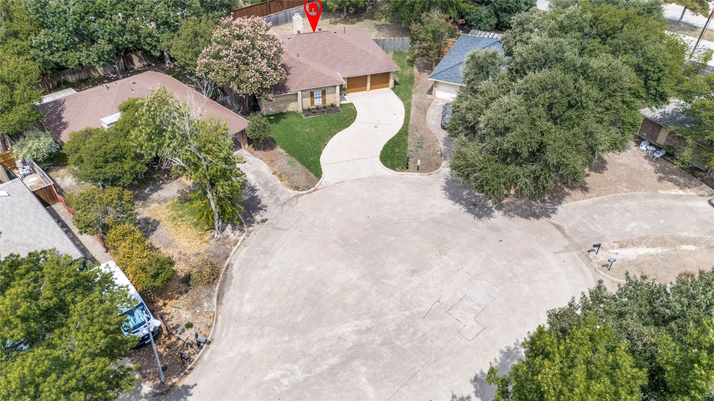 Cul-De-Sac - perfect location!!!