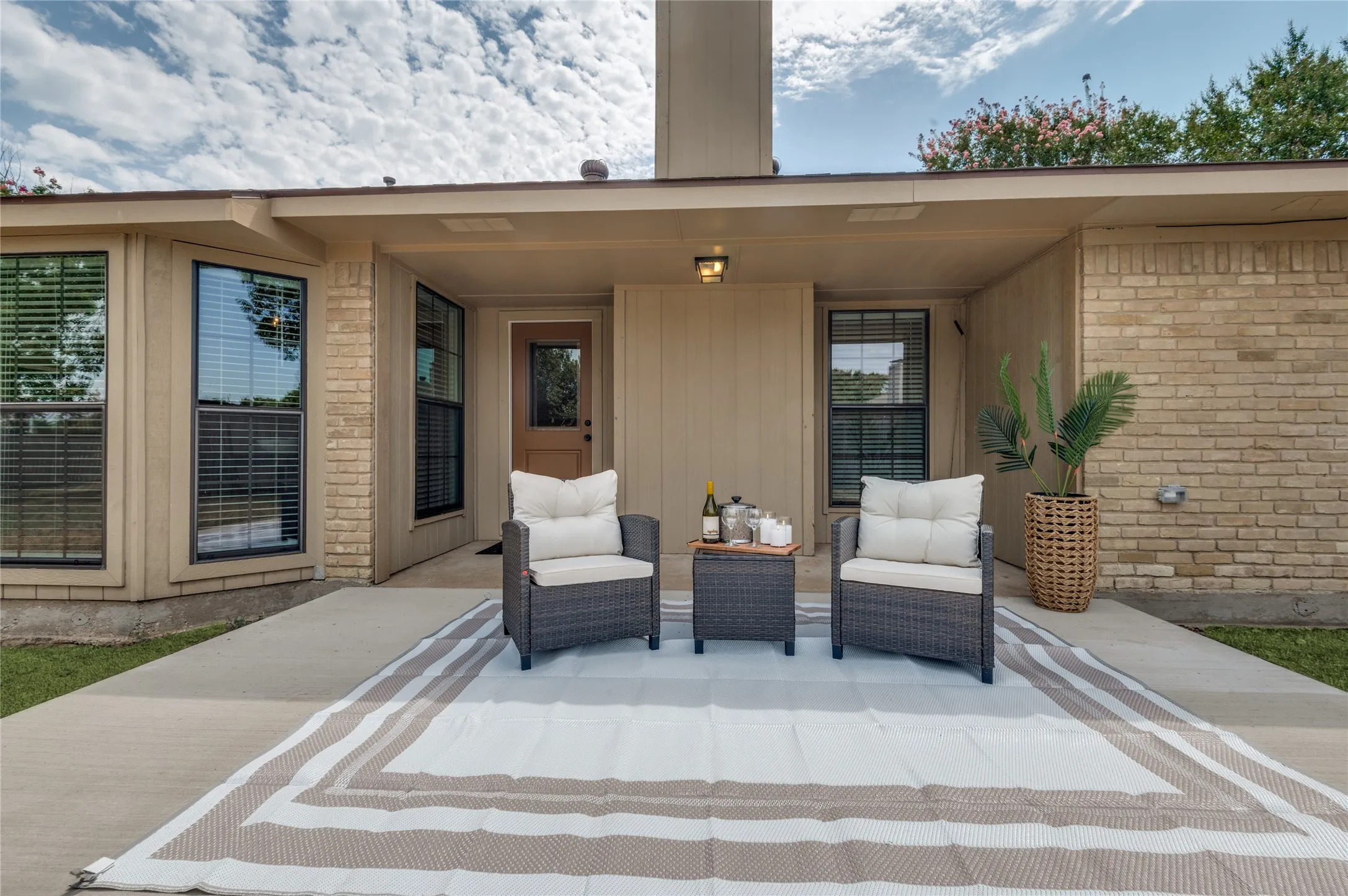 Newly-extended patio perfect for backyard entertaining and easy access to the kitchen and wet bar to keep your guests happy.