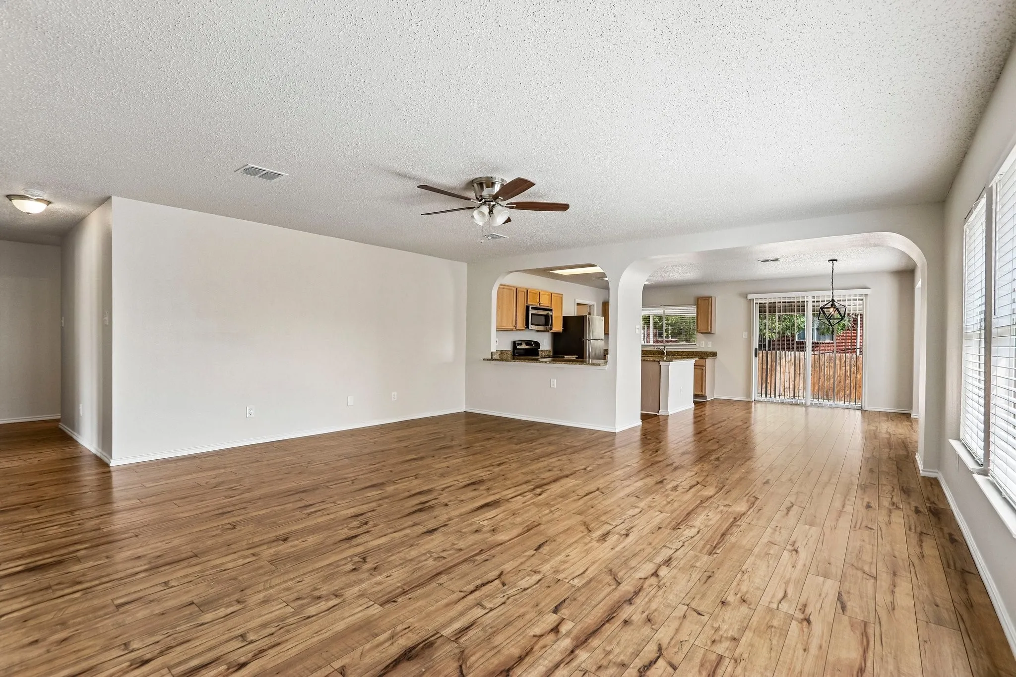 Single Family Residence For Sale in Denton County , 324 Marshall Creek Road, Roanoke, Texas 76262, 3 Bedroom, 2 Bathroom, 2 Garage spaces, 1,918 Sqft, built in 1999, mls#21366779, Real Estate Agent in Roanoke, Homes For Sale in Denton county, Homes For Sale in Roanoke, Realtor in Roanoke Texas, Real Estate Brokerage Independent Realty Texas, Luminita Cordes Realtor