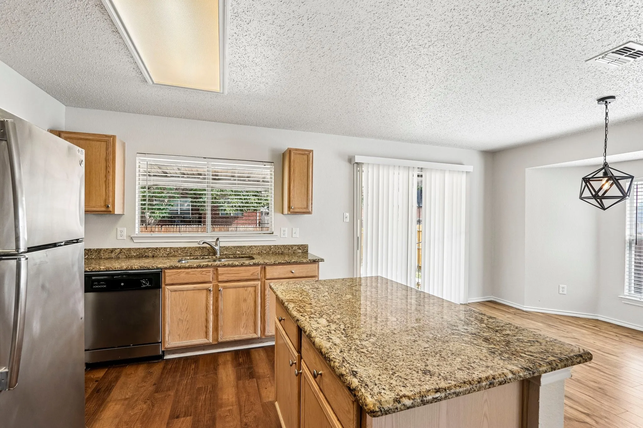 Single Family Residence For Sale in Denton County , 324 Marshall Creek Road, Roanoke, Texas 76262, 3 Bedroom, 2 Bathroom, 2 Garage spaces, 1,918 Sqft, built in 1999, mls#21366779, Real Estate Agent in Roanoke, Homes For Sale in Denton county, Homes For Sale in Roanoke, Realtor in Roanoke Texas, Real Estate Brokerage Independent Realty Texas, Luminita Cordes Realtor