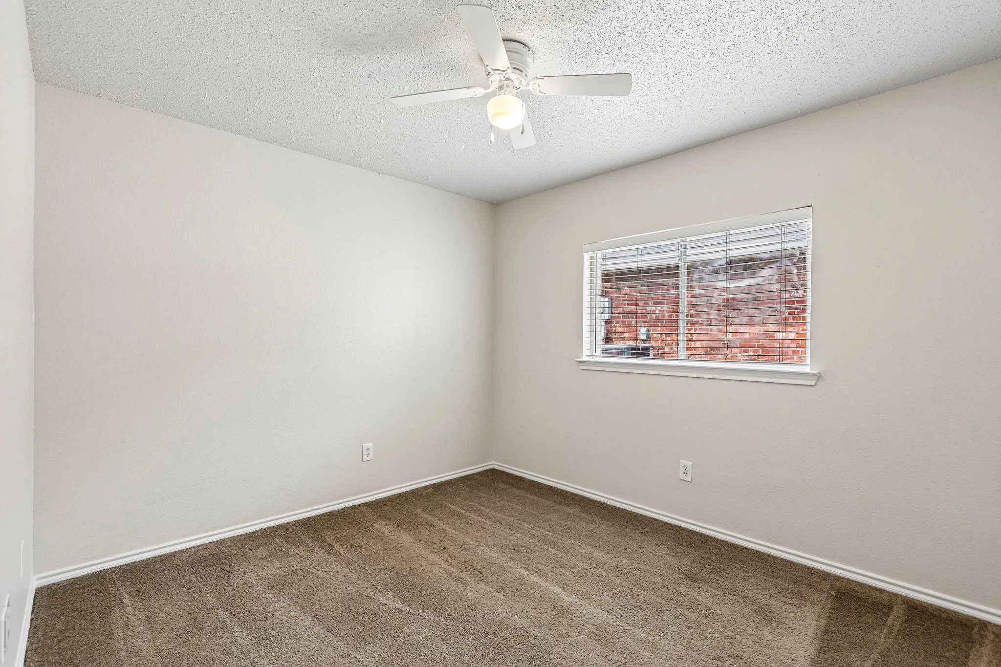 Single Family Residence For Sale in Denton County , 324 Marshall Creek Road, Roanoke, Texas 76262, 3 Bedroom, 2 Bathroom, 2 Garage spaces, 1,918 Sqft, built in 1999, mls#21366779, Real Estate Agent in Roanoke, Homes For Sale in Denton county, Homes For Sale in Roanoke, Realtor in Roanoke Texas, Real Estate Brokerage Independent Realty Texas, Luminita Cordes Realtor
