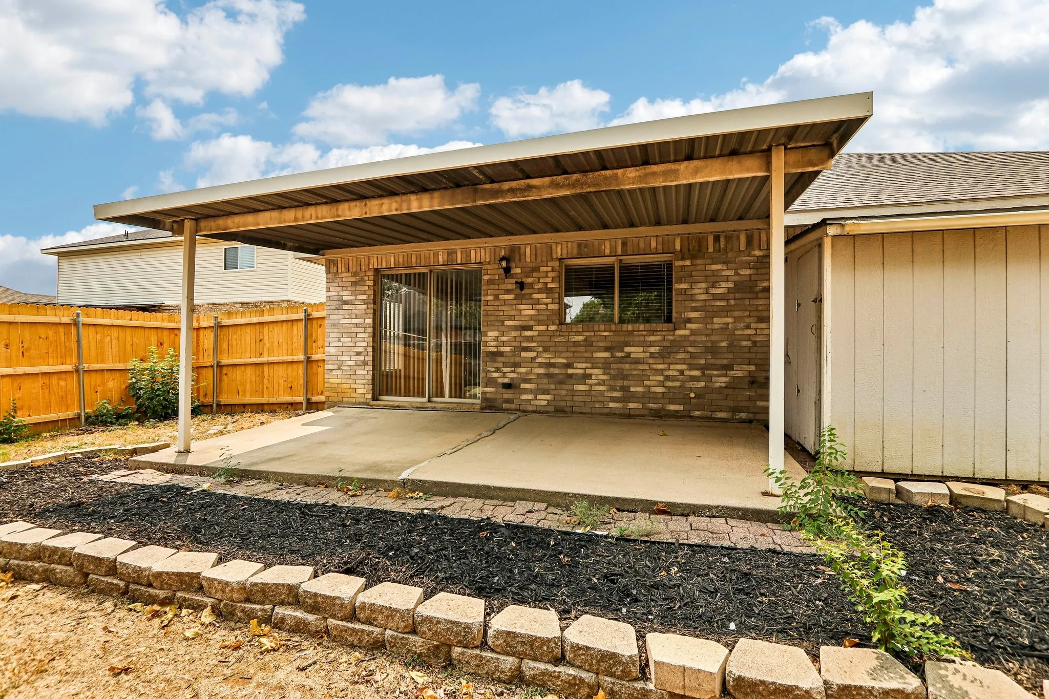 Single Family Residence For Sale in Denton County , 324 Marshall Creek Road, Roanoke, Texas 76262, 3 Bedroom, 2 Bathroom, 2 Garage spaces, 1,918 Sqft, built in 1999, mls#21366779, Real Estate Agent in Roanoke, Homes For Sale in Denton county, Homes For Sale in Roanoke, Realtor in Roanoke Texas, Real Estate Brokerage Independent Realty Texas, Luminita Cordes Realtor