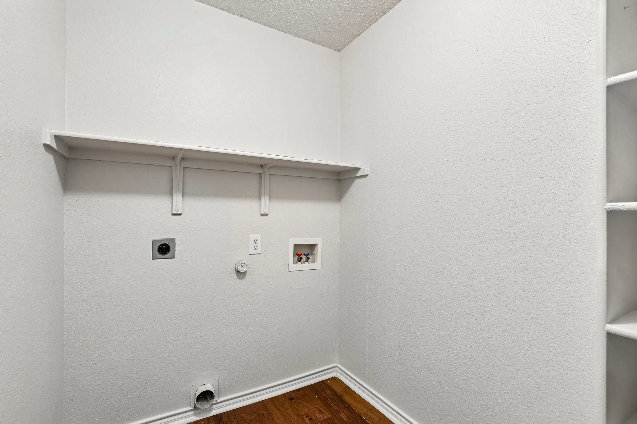 Single Family Residence For Sale in Denton County , 324 Marshall Creek Road, Roanoke, Texas 76262, 3 Bedroom, 2 Bathroom, 2 Garage spaces, 1,918 Sqft, built in 1999, mls#21366779, Real Estate Agent in Roanoke, Homes For Sale in Denton county, Homes For Sale in Roanoke, Realtor in Roanoke Texas, Real Estate Brokerage Independent Realty Texas, Luminita Cordes Realtor