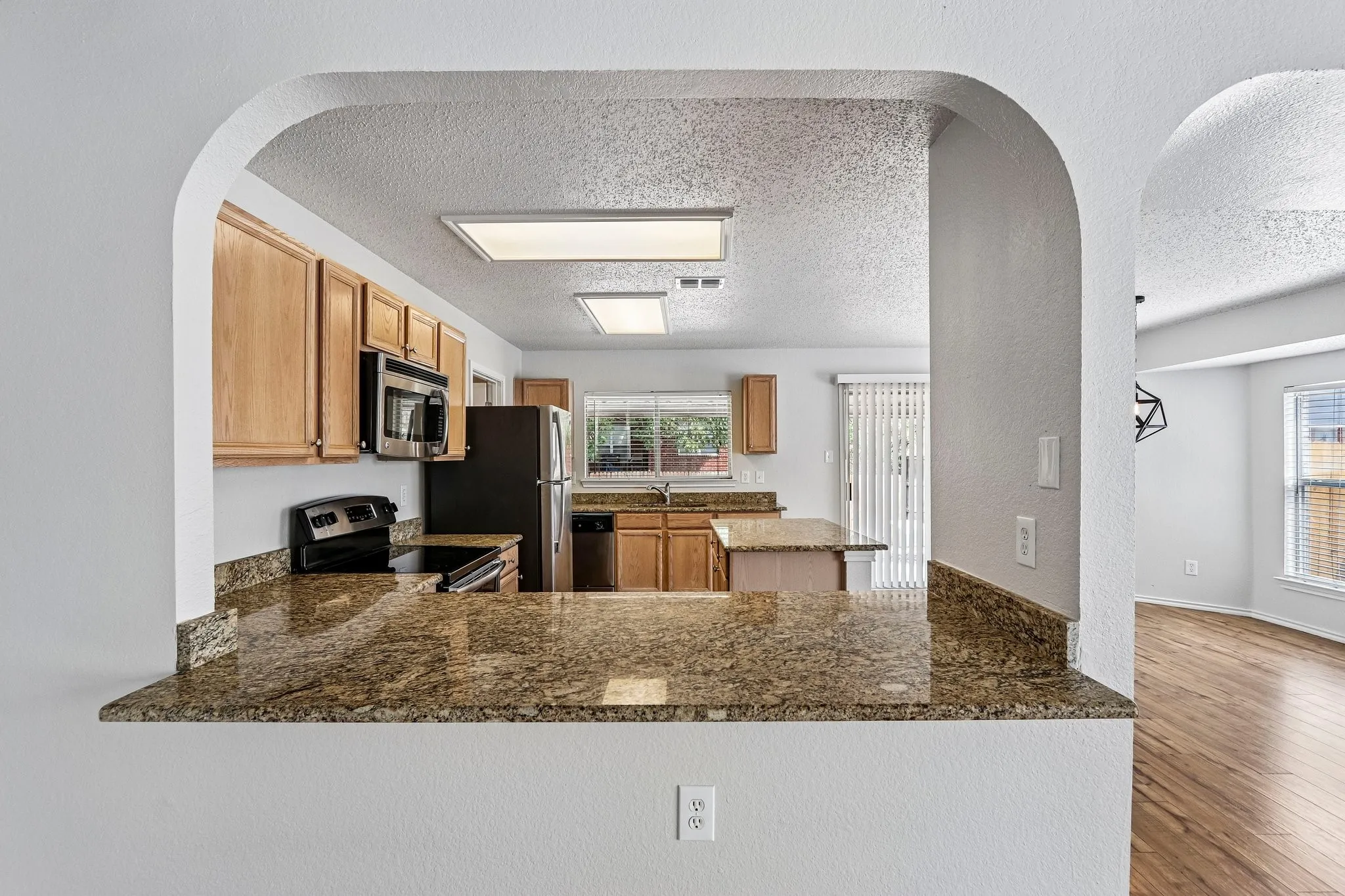 Single Family Residence For Sale in Denton County , 324 Marshall Creek Road, Roanoke, Texas 76262, 3 Bedroom, 2 Bathroom, 2 Garage spaces, 1,918 Sqft, built in 1999, mls#21366779, Real Estate Agent in Roanoke, Homes For Sale in Denton county, Homes For Sale in Roanoke, Realtor in Roanoke Texas, Real Estate Brokerage Independent Realty Texas, Luminita Cordes Realtor
