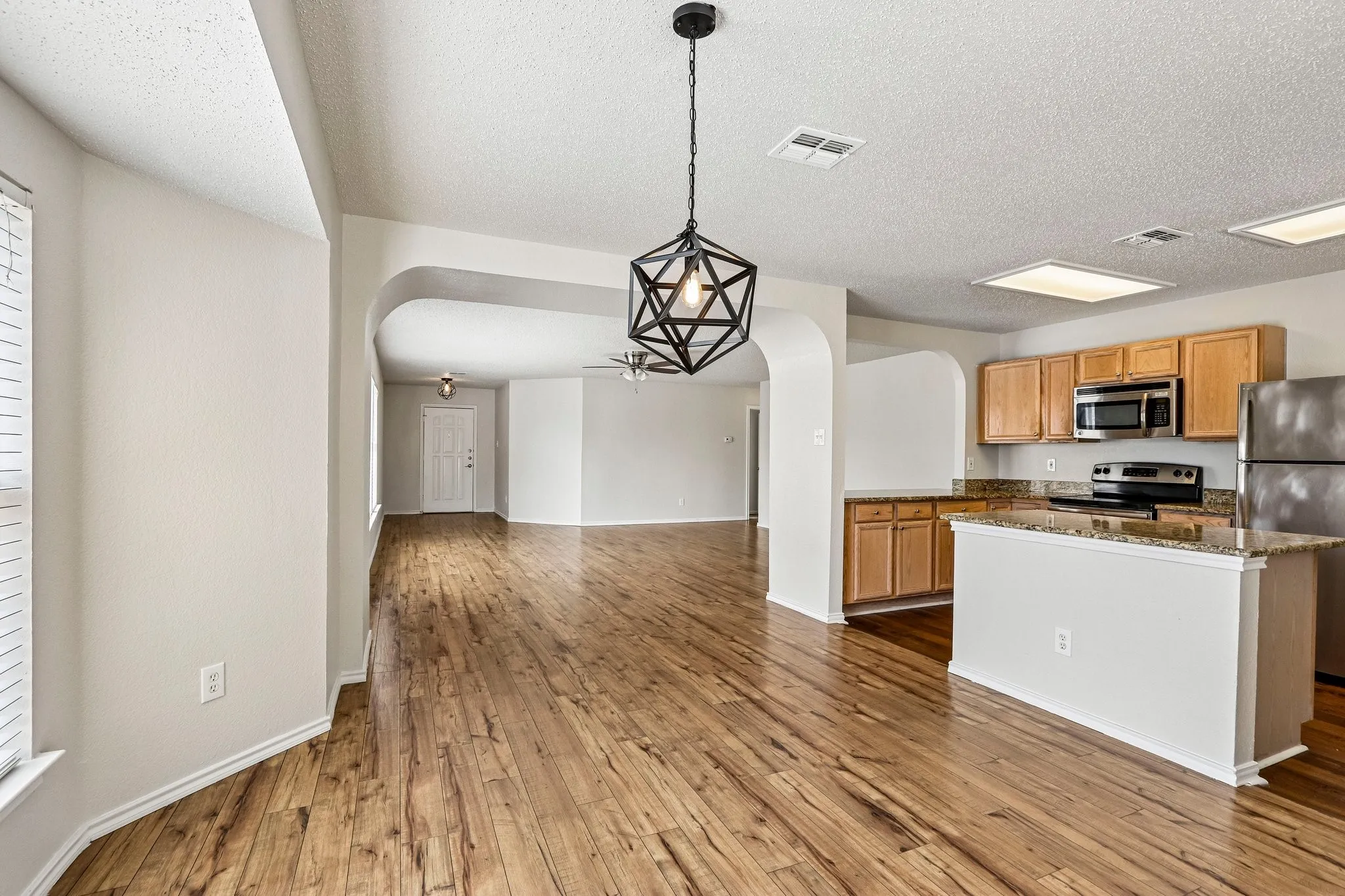 Single Family Residence For Sale in Denton County , 324 Marshall Creek Road, Roanoke, Texas 76262, 3 Bedroom, 2 Bathroom, 2 Garage spaces, 1,918 Sqft, built in 1999, mls#21366779, Real Estate Agent in Roanoke, Homes For Sale in Denton county, Homes For Sale in Roanoke, Realtor in Roanoke Texas, Real Estate Brokerage Independent Realty Texas, Luminita Cordes Realtor