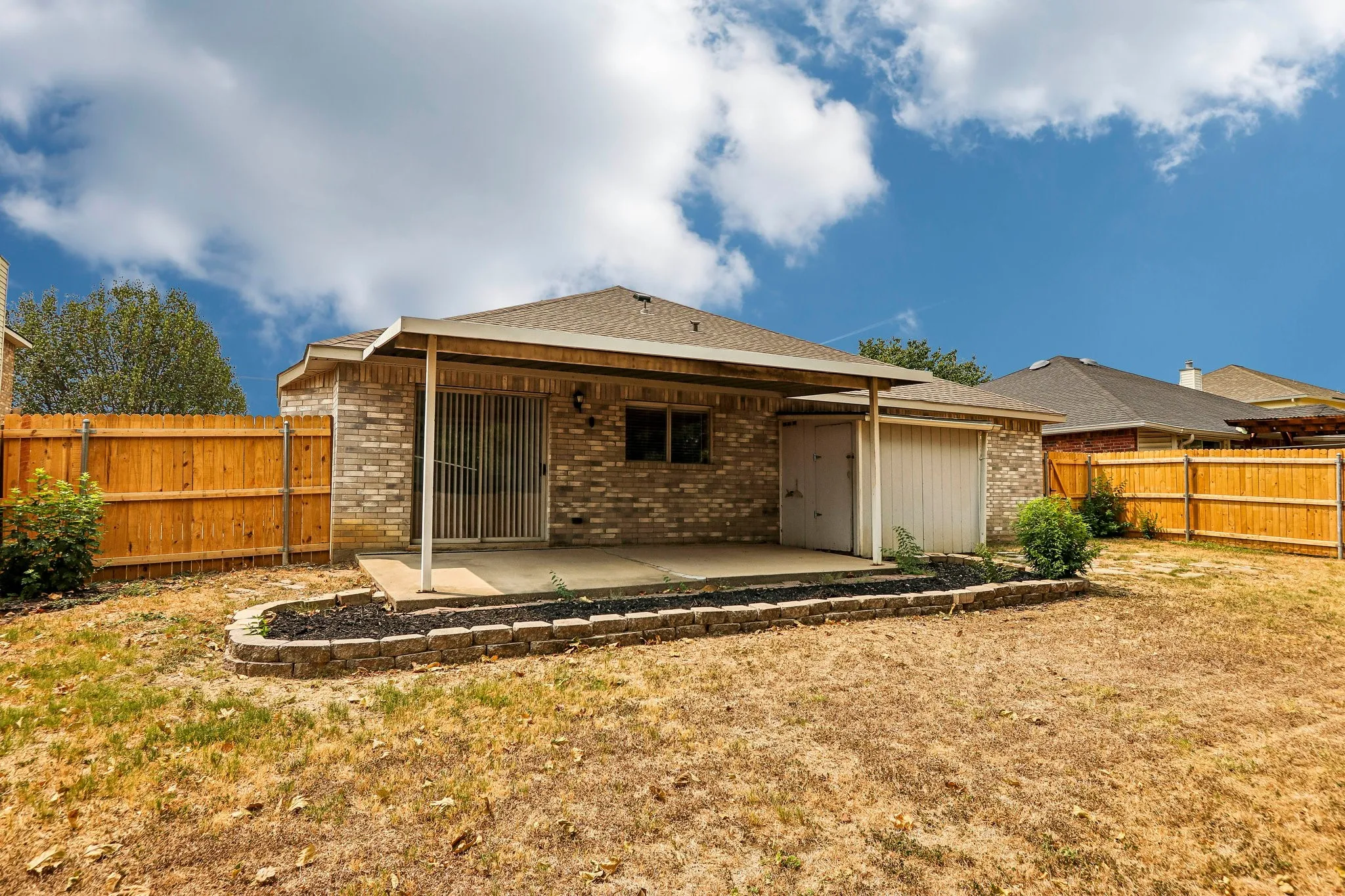Single Family Residence For Sale in Denton County , 324 Marshall Creek Road, Roanoke, Texas 76262, 3 Bedroom, 2 Bathroom, 2 Garage spaces, 1,918 Sqft, built in 1999, mls#21366779, Real Estate Agent in Roanoke, Homes For Sale in Denton county, Homes For Sale in Roanoke, Realtor in Roanoke Texas, Real Estate Brokerage Independent Realty Texas, Luminita Cordes Realtor