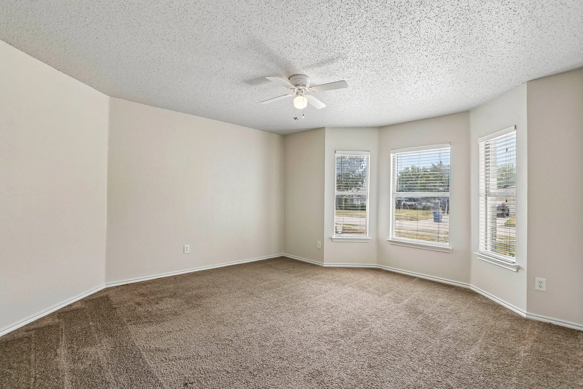 Single Family Residence For Sale in Denton County , 324 Marshall Creek Road, Roanoke, Texas 76262, 3 Bedroom, 2 Bathroom, 2 Garage spaces, 1,918 Sqft, built in 1999, mls#21366779, Real Estate Agent in Roanoke, Homes For Sale in Denton county, Homes For Sale in Roanoke, Realtor in Roanoke Texas, Real Estate Brokerage Independent Realty Texas, Luminita Cordes Realtor