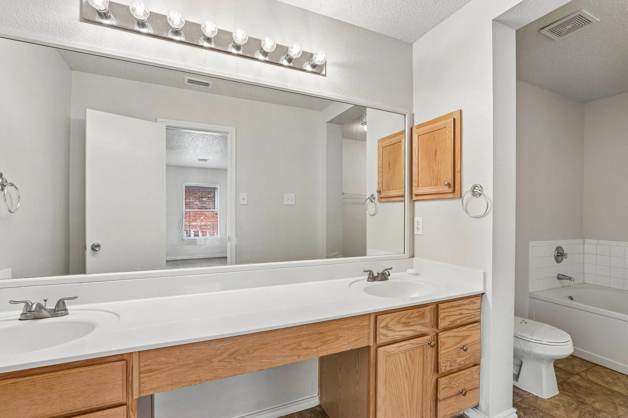 Single Family Residence For Sale in Denton County , 324 Marshall Creek Road, Roanoke, Texas 76262, 3 Bedroom, 2 Bathroom, 2 Garage spaces, 1,918 Sqft, built in 1999, mls#21366779, Real Estate Agent in Roanoke, Homes For Sale in Denton county, Homes For Sale in Roanoke, Realtor in Roanoke Texas, Real Estate Brokerage Independent Realty Texas, Luminita Cordes Realtor