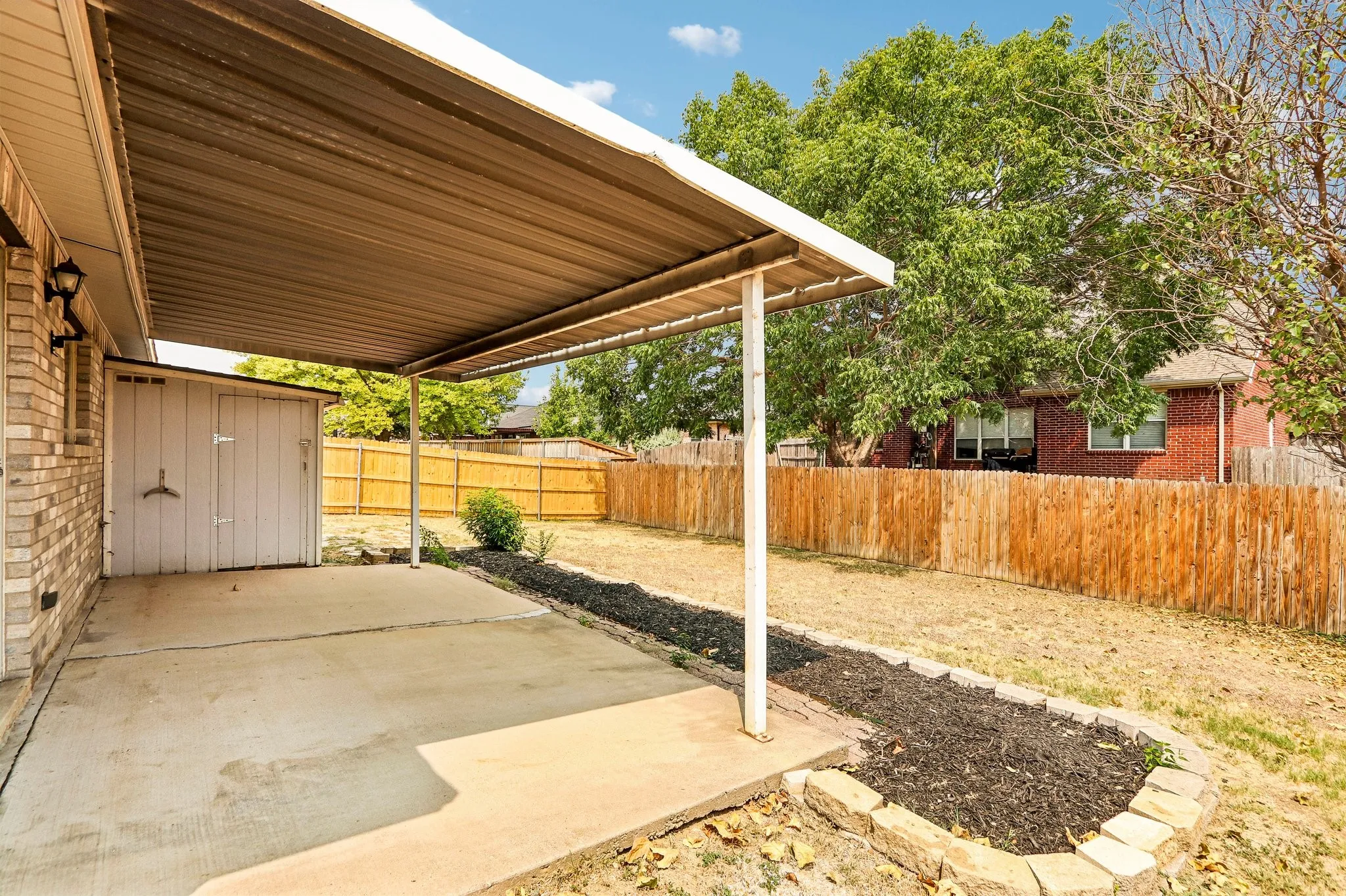 Single Family Residence For Sale in Denton County , 324 Marshall Creek Road, Roanoke, Texas 76262, 3 Bedroom, 2 Bathroom, 2 Garage spaces, 1,918 Sqft, built in 1999, mls#21366779, Real Estate Agent in Roanoke, Homes For Sale in Denton county, Homes For Sale in Roanoke, Realtor in Roanoke Texas, Real Estate Brokerage Independent Realty Texas, Luminita Cordes Realtor