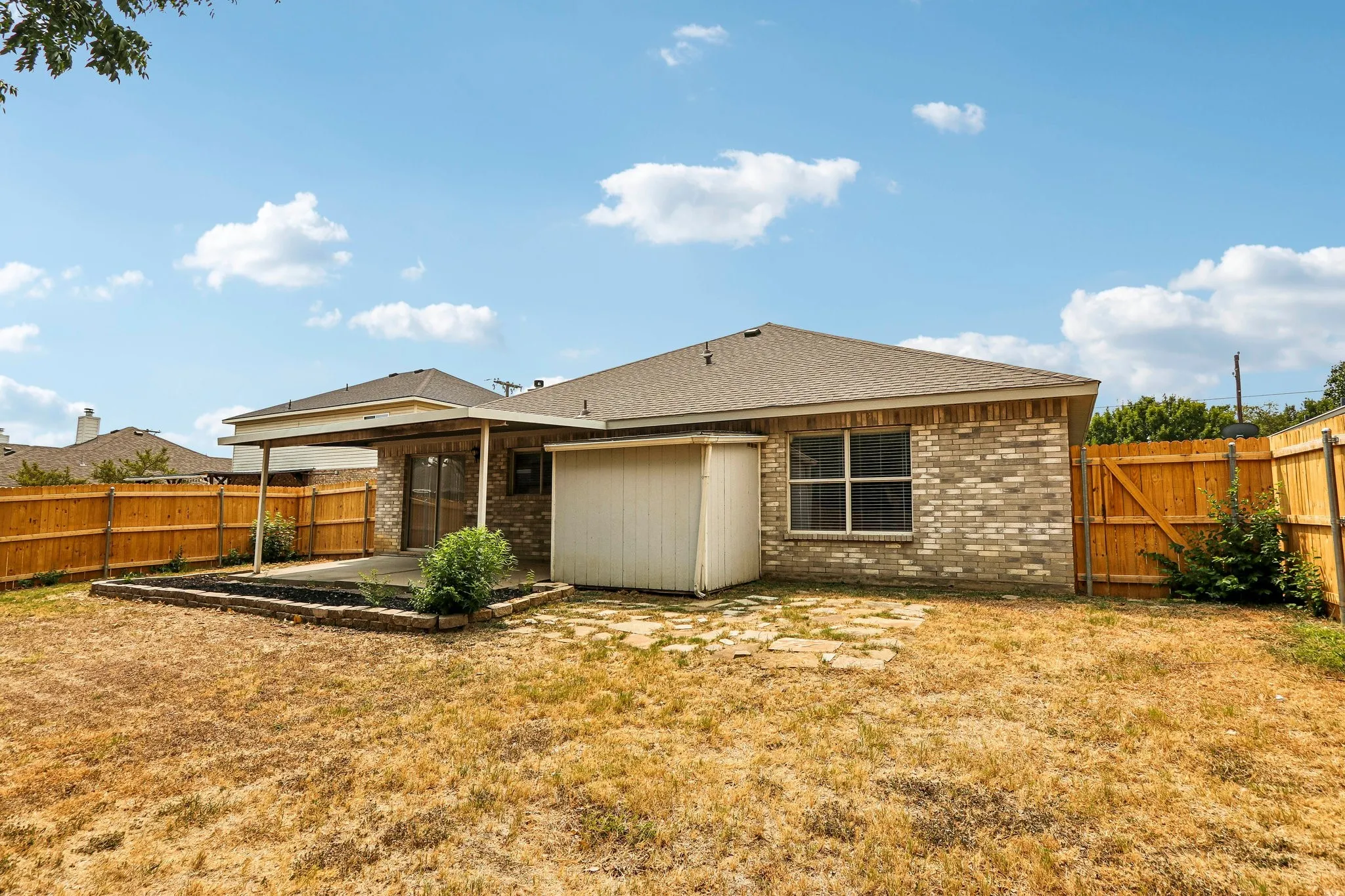 Single Family Residence For Sale in Denton County , 324 Marshall Creek Road, Roanoke, Texas 76262, 3 Bedroom, 2 Bathroom, 2 Garage spaces, 1,918 Sqft, built in 1999, mls#21366779, Real Estate Agent in Roanoke, Homes For Sale in Denton county, Homes For Sale in Roanoke, Realtor in Roanoke Texas, Real Estate Brokerage Independent Realty Texas, Luminita Cordes Realtor