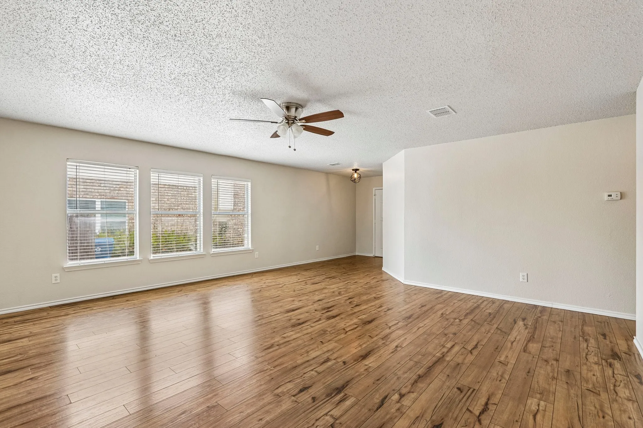 Single Family Residence For Sale in Denton County , 324 Marshall Creek Road, Roanoke, Texas 76262, 3 Bedroom, 2 Bathroom, 2 Garage spaces, 1,918 Sqft, built in 1999, mls#21366779, Real Estate Agent in Roanoke, Homes For Sale in Denton county, Homes For Sale in Roanoke, Realtor in Roanoke Texas, Real Estate Brokerage Independent Realty Texas, Luminita Cordes Realtor