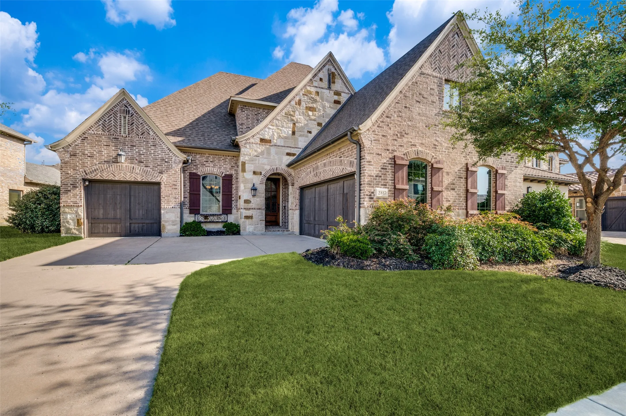Welcome to 2817 Links in The Tribute Lake & Golf Community! This beautifully crafted Darling Homes residence offers 4 bedrooms, 4 baths, timeless curb appeal, and the exceptional lifestyle The Tribute is known for. Enjoy resort-style living with golf, lake views, trails, pools, and top-tier community amenities in one of North Texas’ most