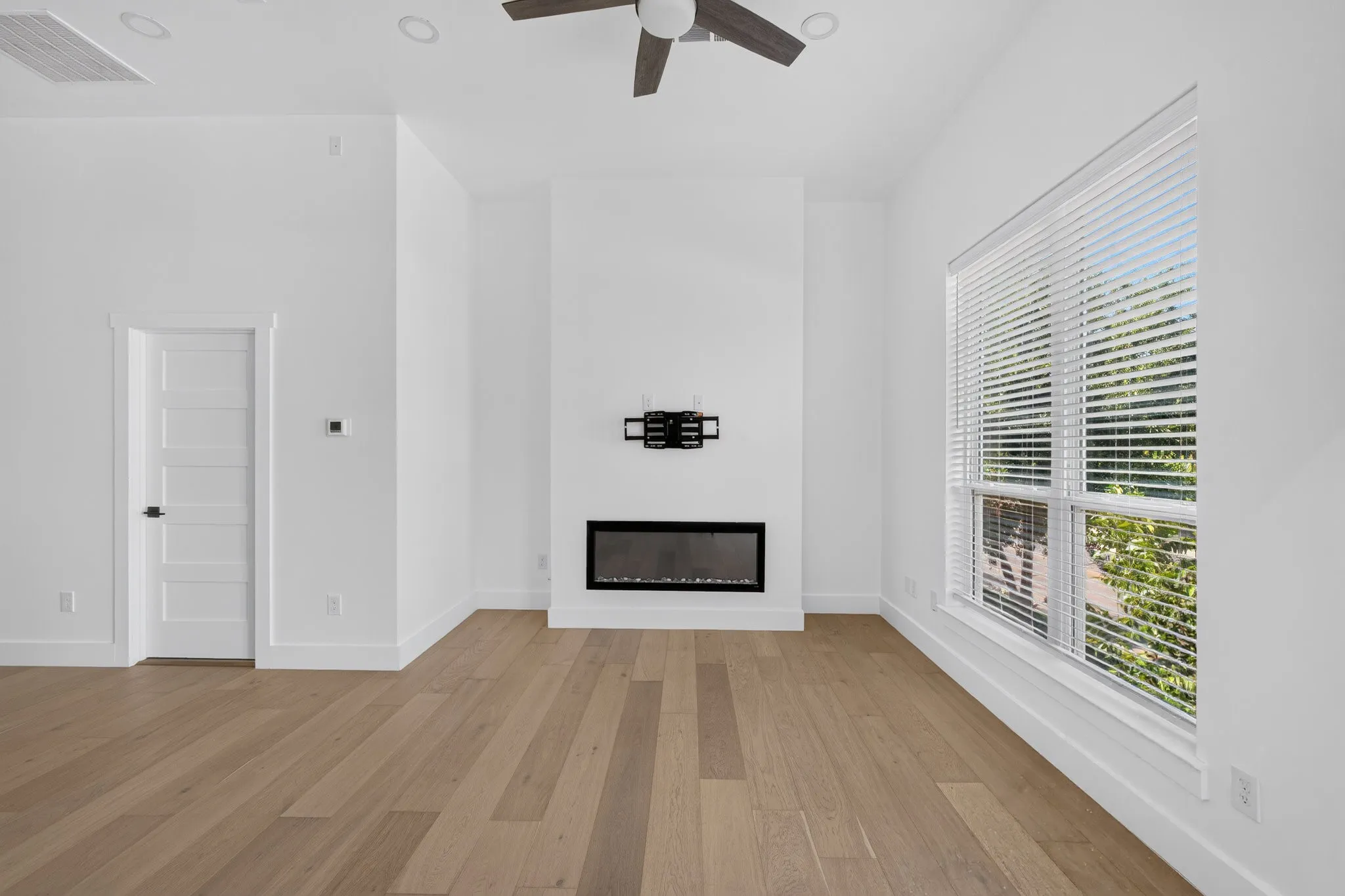 Townhouse For Rent in Dallas County , 2349 N Carroll Avenue, Dallas, Texas 75204, 2 Bedroom, 3 Bathroom, 2 Garage spaces, 1,503 Sqft, built in 2023, mls#21371530, Real Estate Agent in Dallas, Homes For Rent in Dallas county, Homes For Rent in Dallas, Realtor in Dallas Texas, Real Estate Brokerage Independent Realty Texas, Luminita Cordes Realtor