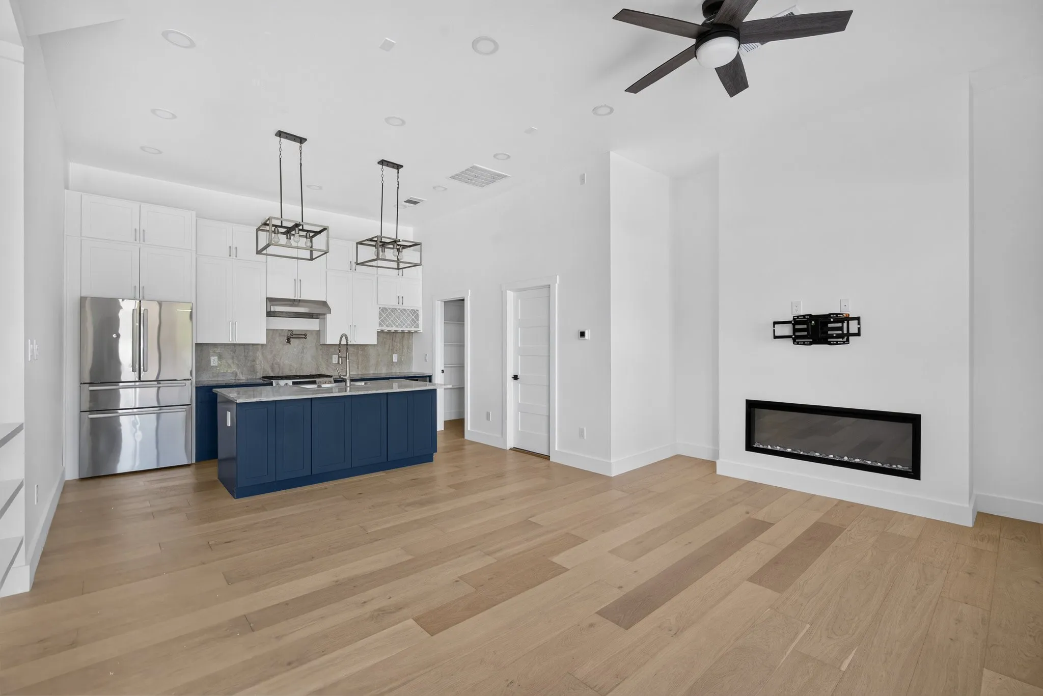 Townhouse For Rent in Dallas County , 2349 N Carroll Avenue, Dallas, Texas 75204, 2 Bedroom, 3 Bathroom, 2 Garage spaces, 1,503 Sqft, built in 2023, mls#21371530, Real Estate Agent in Dallas, Homes For Rent in Dallas county, Homes For Rent in Dallas, Realtor in Dallas Texas, Real Estate Brokerage Independent Realty Texas, Luminita Cordes Realtor