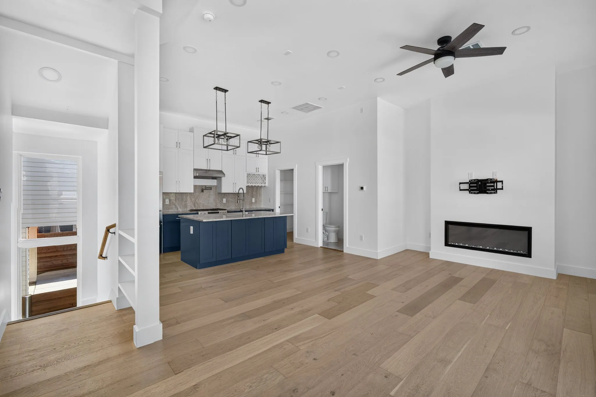 Townhouse For Rent in Dallas County , 2349 N Carroll Avenue, Dallas, Texas 75204, 2 Bedroom, 3 Bathroom, 2 Garage spaces, 1,503 Sqft, built in 2023, mls#21371530, Real Estate Agent in Dallas, Homes For Rent in Dallas county, Homes For Rent in Dallas, Realtor in Dallas Texas, Real Estate Brokerage Independent Realty Texas, Luminita Cordes Realtor