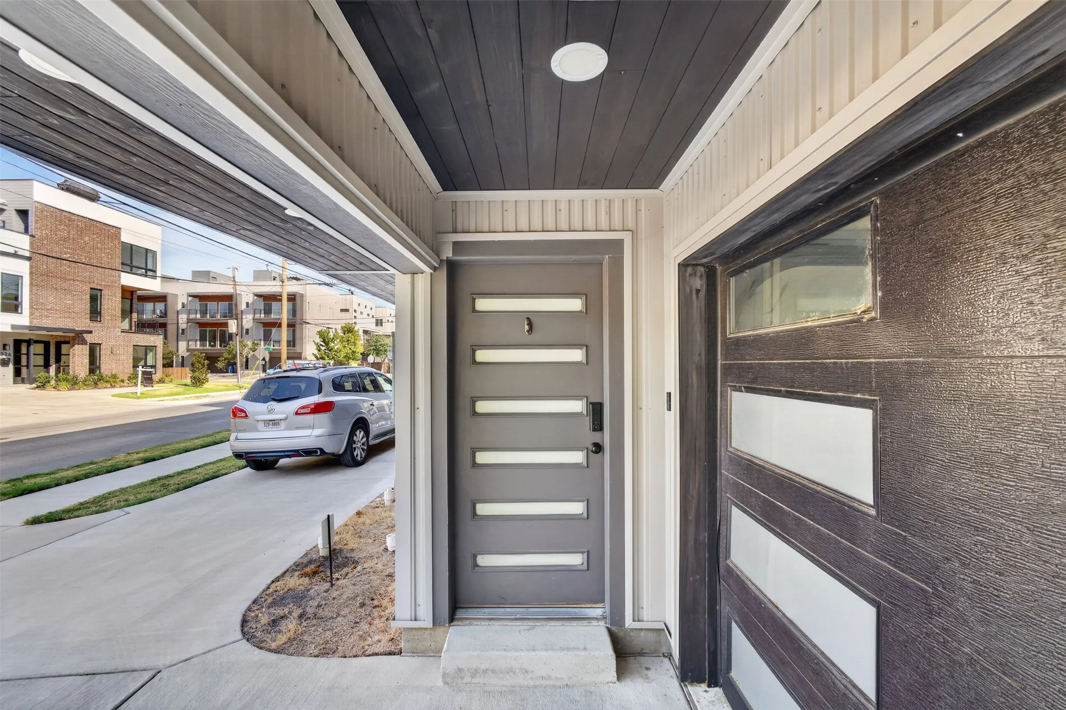Townhouse For Rent in Dallas County , 2349 N Carroll Avenue, Dallas, Texas 75204, 2 Bedroom, 3 Bathroom, 2 Garage spaces, 1,503 Sqft, built in 2023, mls#21371530, Real Estate Agent in Dallas, Homes For Rent in Dallas county, Homes For Rent in Dallas, Realtor in Dallas Texas, Real Estate Brokerage Independent Realty Texas, Luminita Cordes Realtor