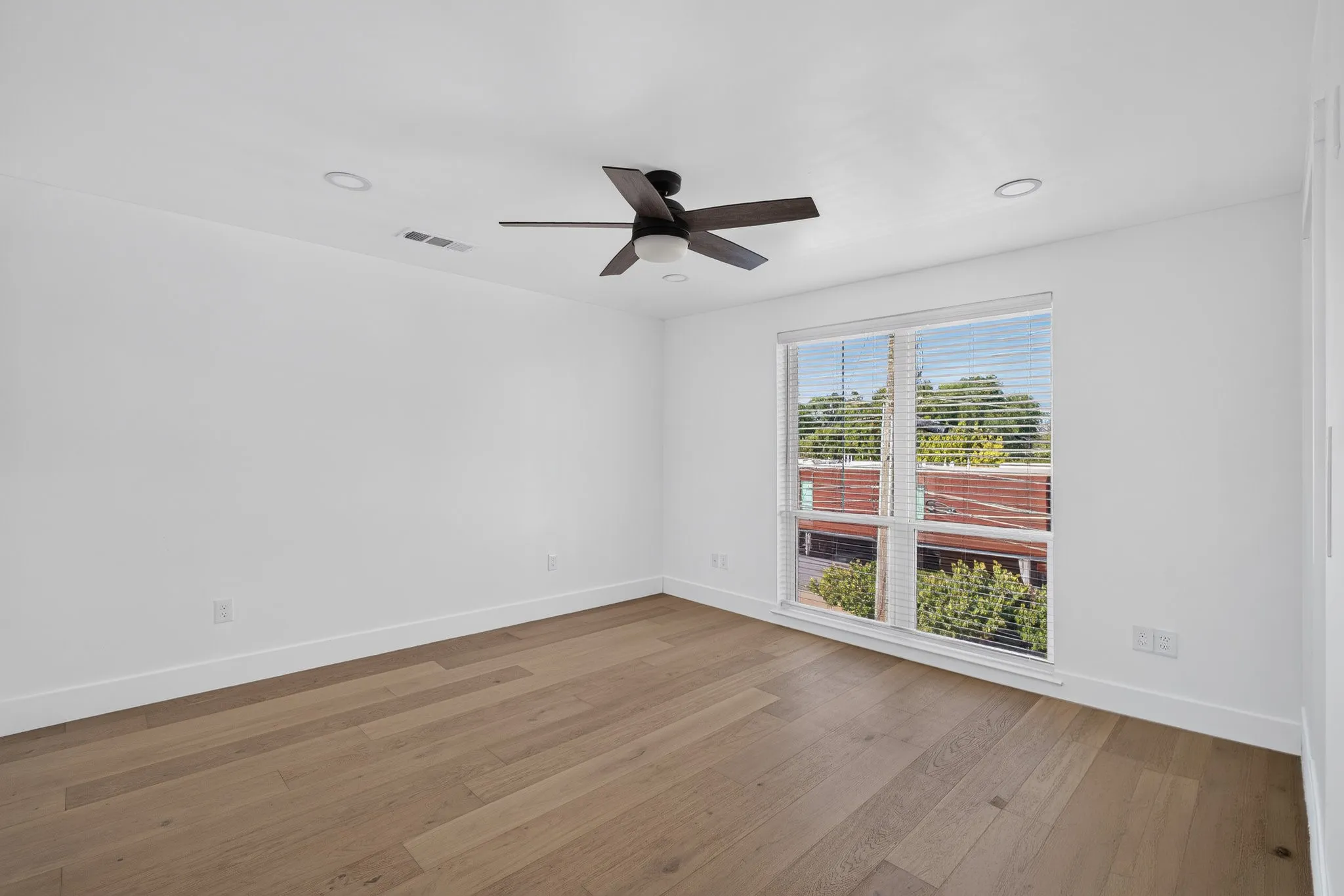 Townhouse For Rent in Dallas County , 2349 N Carroll Avenue, Dallas, Texas 75204, 2 Bedroom, 3 Bathroom, 2 Garage spaces, 1,503 Sqft, built in 2023, mls#21371530, Real Estate Agent in Dallas, Homes For Rent in Dallas county, Homes For Rent in Dallas, Realtor in Dallas Texas, Real Estate Brokerage Independent Realty Texas, Luminita Cordes Realtor