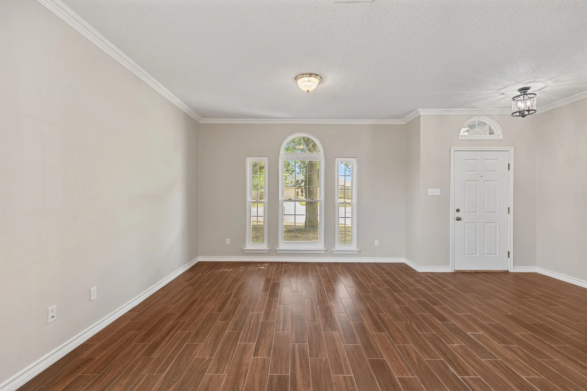 Single Family Residence For Sale in Tarrant County , 104 Bullava Court, Crowley, Texas 76036, 3 Bedroom, 2 Bathroom, 2 Garage spaces, 1,782 Sqft, built in 2003, mls#21343613, Real Estate Agent in Crowley, Homes For Sale in Tarrant county, Homes For Sale in Crowley, Realtor in Crowley Texas, Real Estate Brokerage Independent Realty Texas, Luminita Cordes Realtor