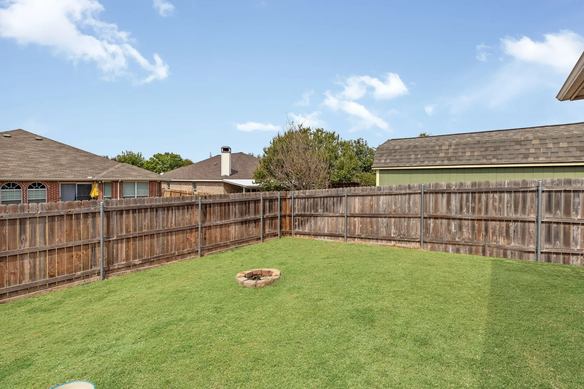 Single Family Residence For Sale in Tarrant County , 104 Bullava Court, Crowley, Texas 76036, 3 Bedroom, 2 Bathroom, 2 Garage spaces, 1,782 Sqft, built in 2003, mls#21343613, Real Estate Agent in Crowley, Homes For Sale in Tarrant county, Homes For Sale in Crowley, Realtor in Crowley Texas, Real Estate Brokerage Independent Realty Texas, Luminita Cordes Realtor