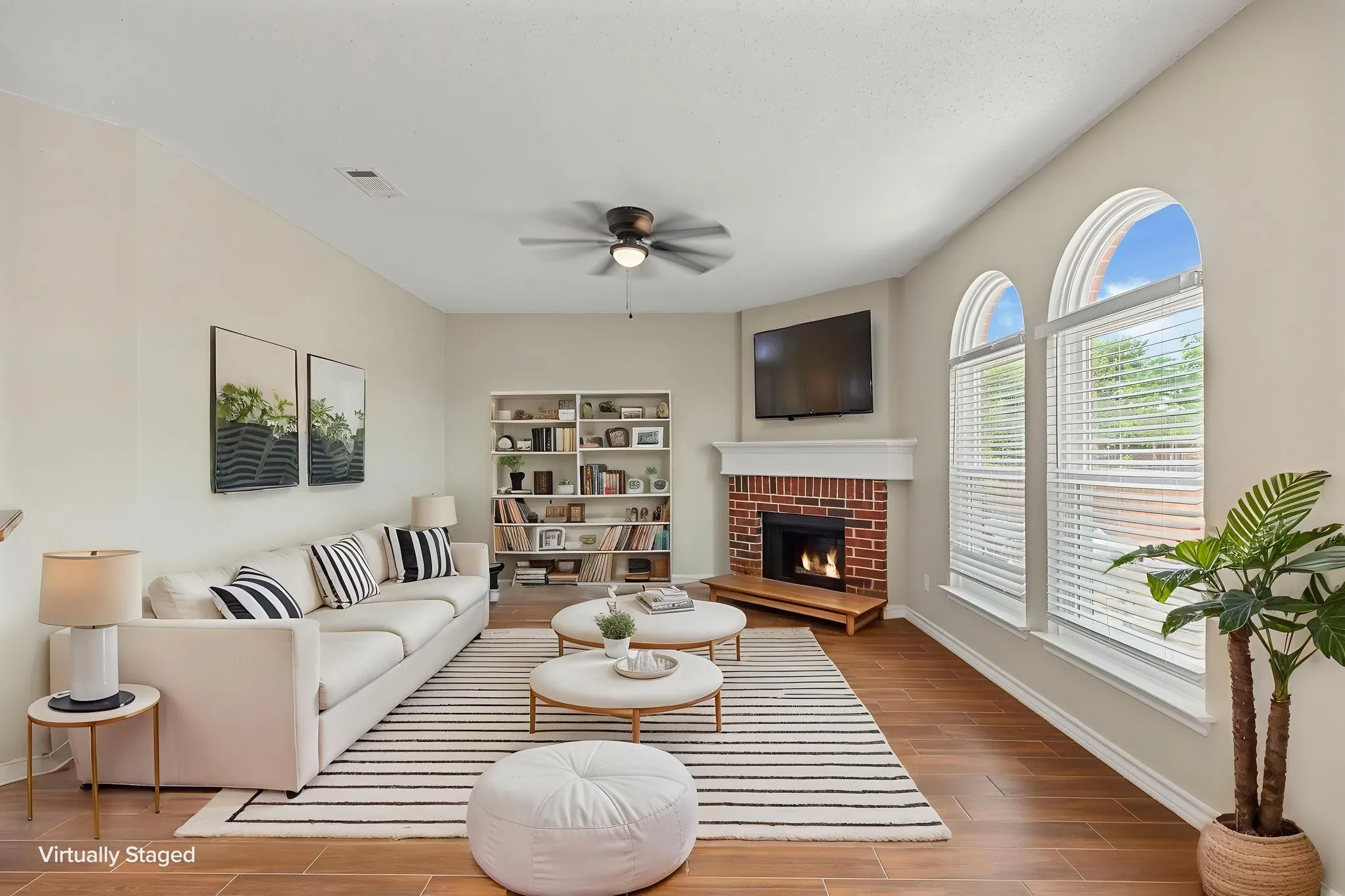 Single Family Residence For Sale in Tarrant County , 104 Bullava Court, Crowley, Texas 76036, 3 Bedroom, 2 Bathroom, 2 Garage spaces, 1,782 Sqft, built in 2003, mls#21343613, Real Estate Agent in Crowley, Homes For Sale in Tarrant county, Homes For Sale in Crowley, Realtor in Crowley Texas, Real Estate Brokerage Independent Realty Texas, Luminita Cordes Realtor