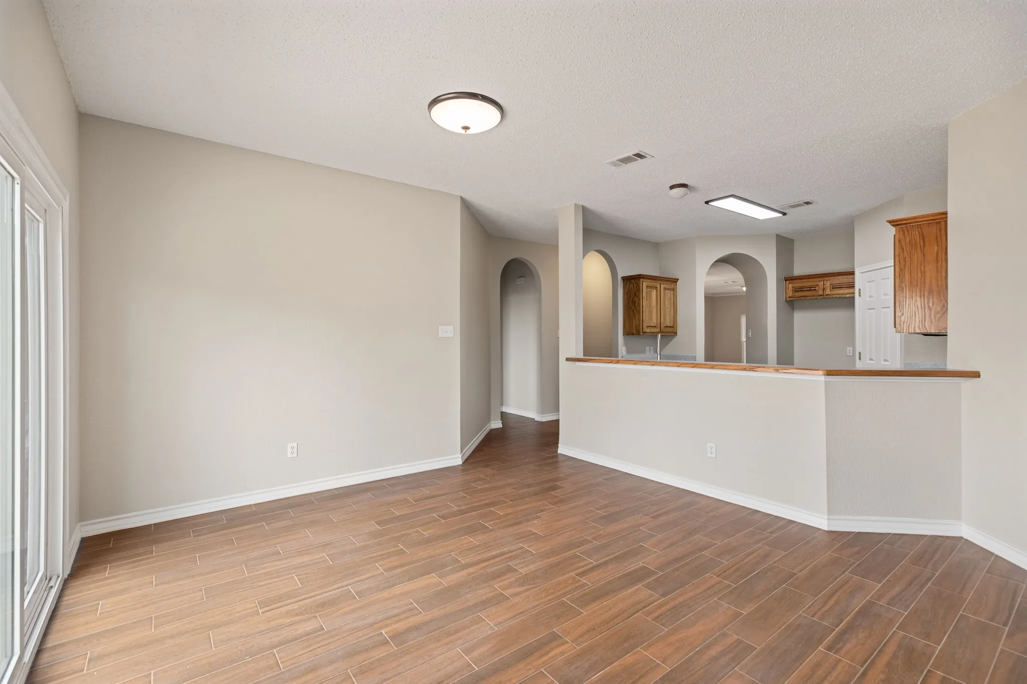 Single Family Residence For Sale in Tarrant County , 104 Bullava Court, Crowley, Texas 76036, 3 Bedroom, 2 Bathroom, 2 Garage spaces, 1,782 Sqft, built in 2003, mls#21343613, Real Estate Agent in Crowley, Homes For Sale in Tarrant county, Homes For Sale in Crowley, Realtor in Crowley Texas, Real Estate Brokerage Independent Realty Texas, Luminita Cordes Realtor