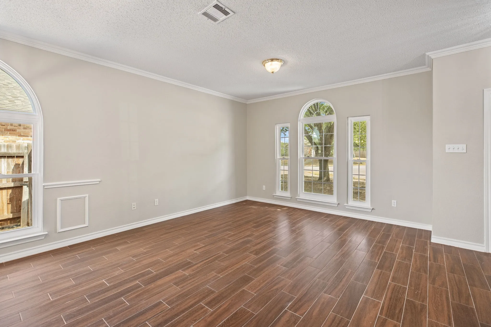 Single Family Residence For Sale in Tarrant County , 104 Bullava Court, Crowley, Texas 76036, 3 Bedroom, 2 Bathroom, 2 Garage spaces, 1,782 Sqft, built in 2003, mls#21343613, Real Estate Agent in Crowley, Homes For Sale in Tarrant county, Homes For Sale in Crowley, Realtor in Crowley Texas, Real Estate Brokerage Independent Realty Texas, Luminita Cordes Realtor