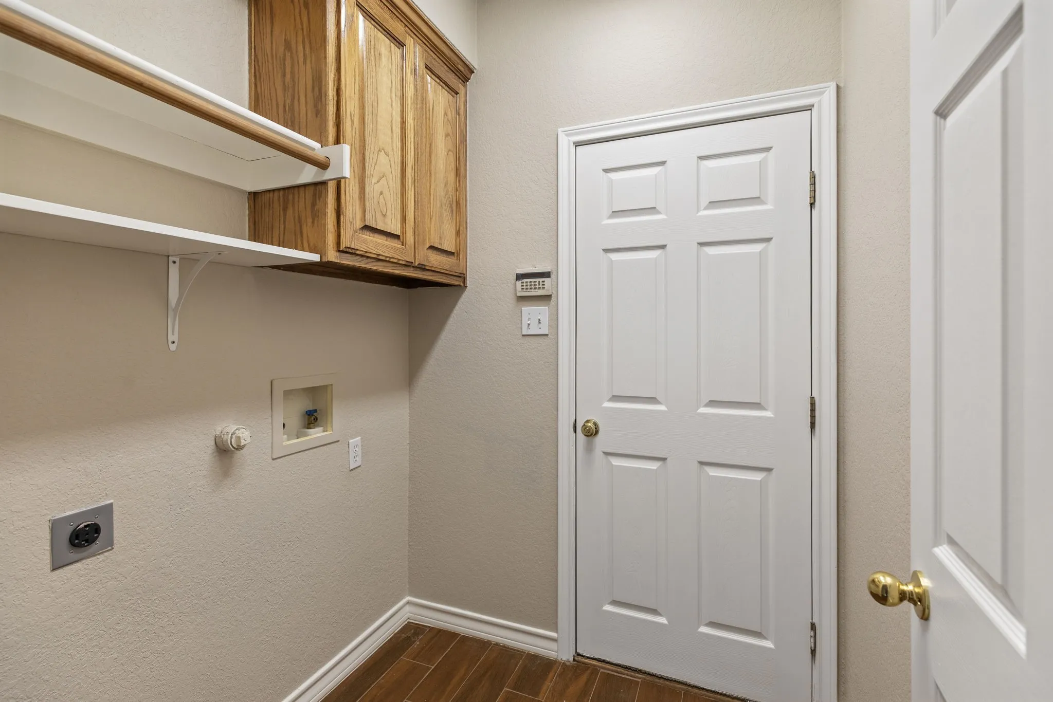 Single Family Residence For Sale in Tarrant County , 104 Bullava Court, Crowley, Texas 76036, 3 Bedroom, 2 Bathroom, 2 Garage spaces, 1,782 Sqft, built in 2003, mls#21343613, Real Estate Agent in Crowley, Homes For Sale in Tarrant county, Homes For Sale in Crowley, Realtor in Crowley Texas, Real Estate Brokerage Independent Realty Texas, Luminita Cordes Realtor