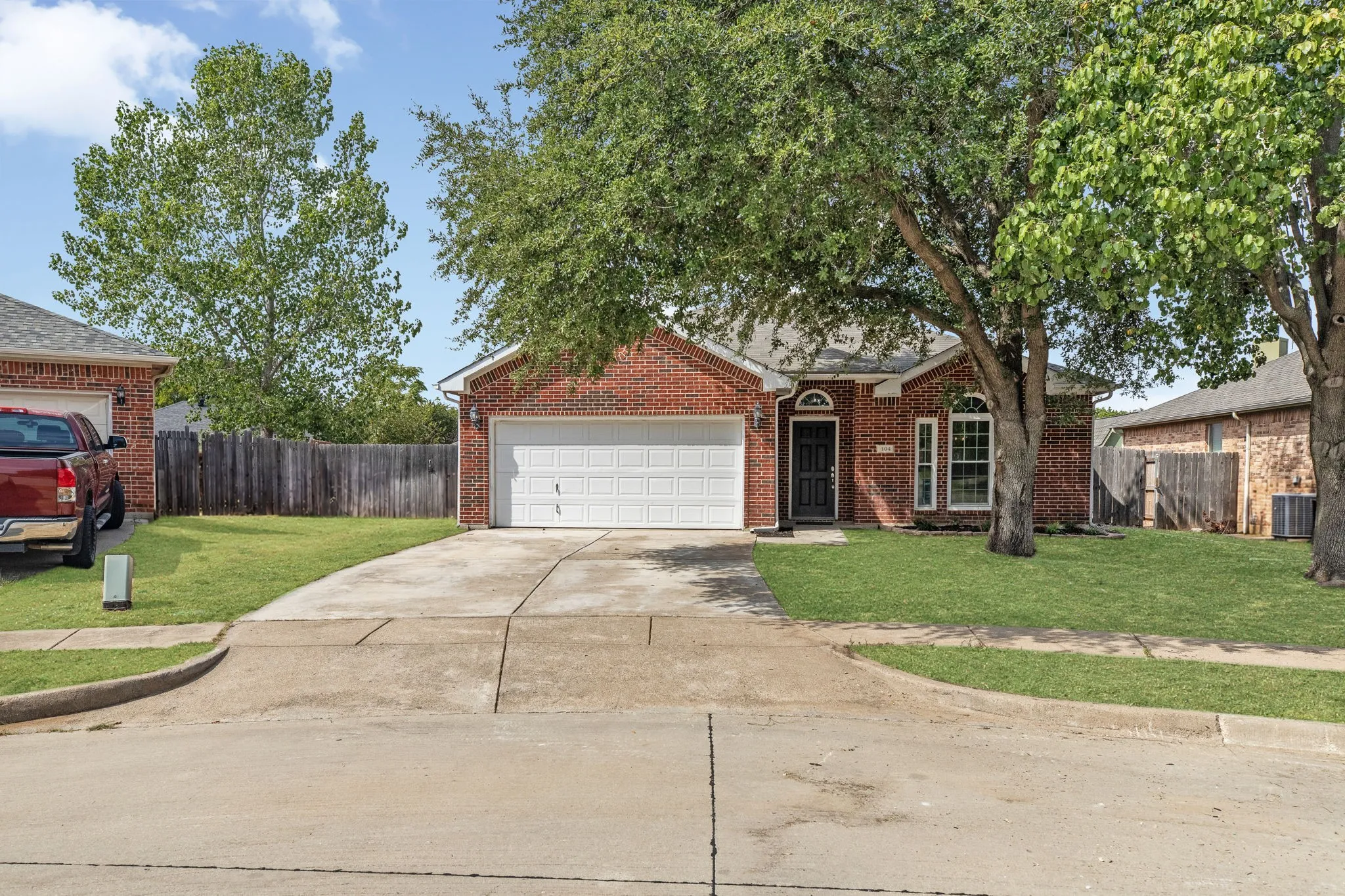 Single Family Residence For Sale in Tarrant County , 104 Bullava Court, Crowley, Texas 76036, 3 Bedroom, 2 Bathroom, 2 Garage spaces, 1,782 Sqft, built in 2003, mls#21343613, Real Estate Agent in Crowley, Homes For Sale in Tarrant county, Homes For Sale in Crowley, Realtor in Crowley Texas, Real Estate Brokerage Independent Realty Texas, Luminita Cordes Realtor