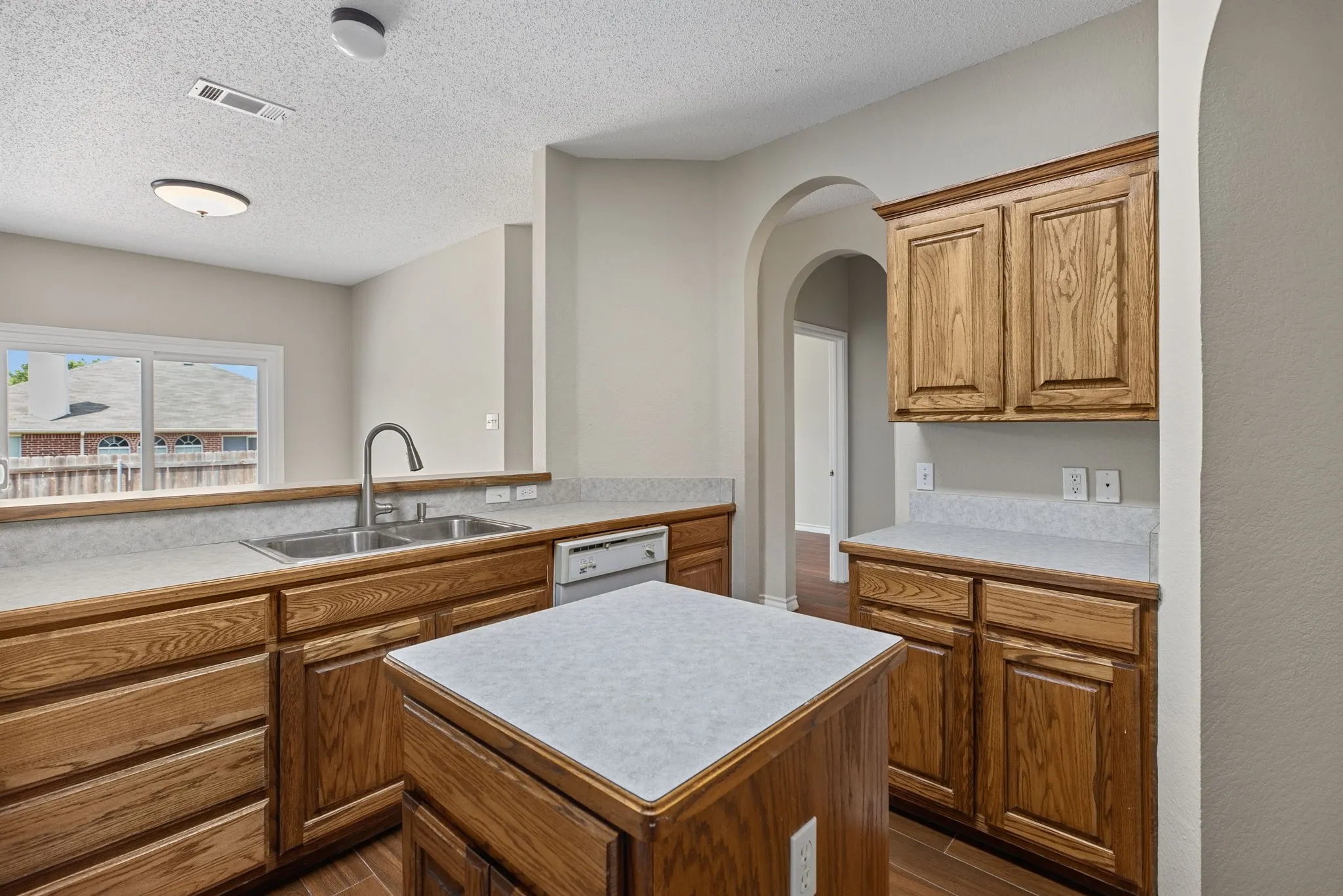 Single Family Residence For Sale in Tarrant County , 104 Bullava Court, Crowley, Texas 76036, 3 Bedroom, 2 Bathroom, 2 Garage spaces, 1,782 Sqft, built in 2003, mls#21343613, Real Estate Agent in Crowley, Homes For Sale in Tarrant county, Homes For Sale in Crowley, Realtor in Crowley Texas, Real Estate Brokerage Independent Realty Texas, Luminita Cordes Realtor