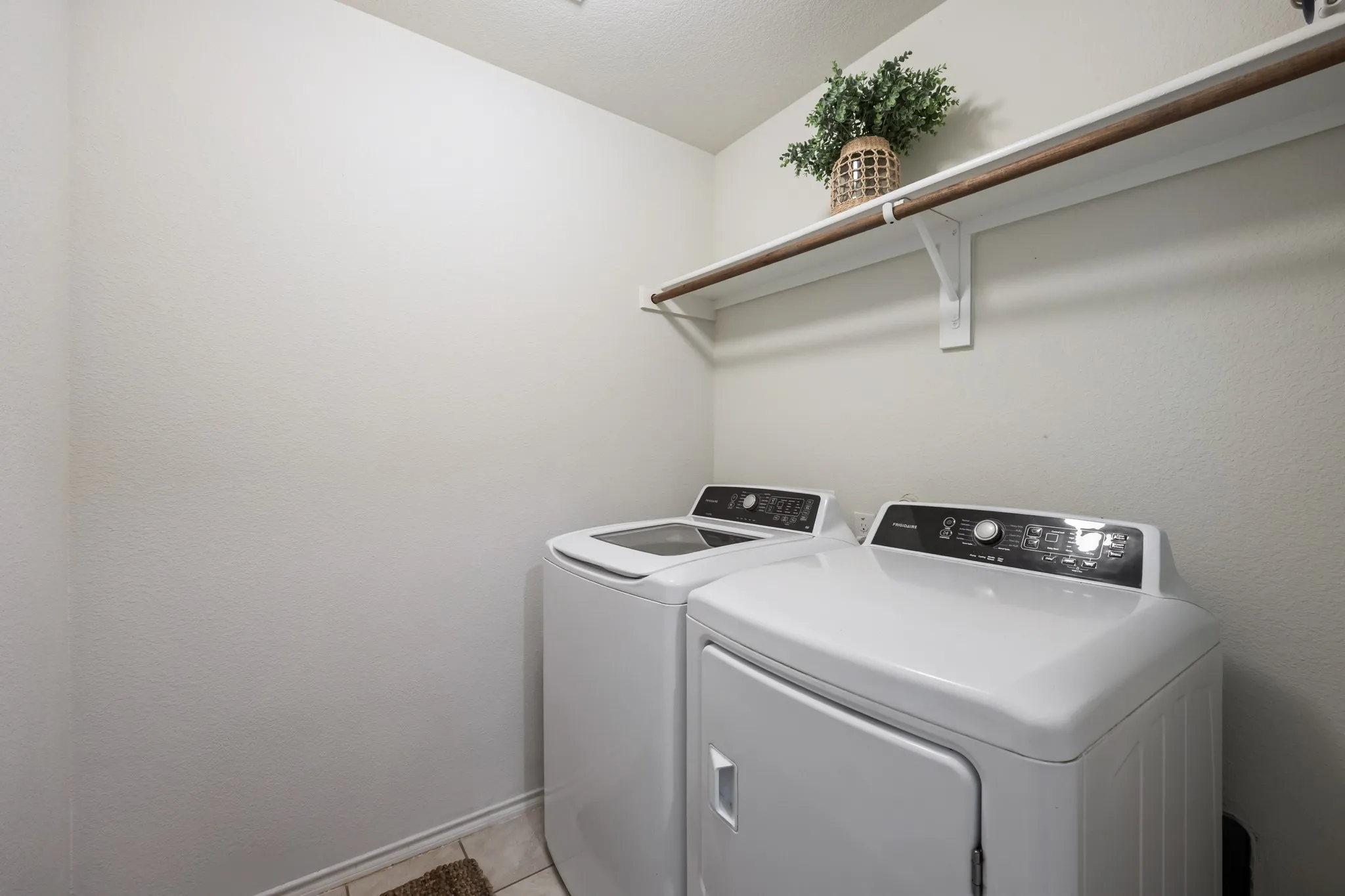 Single Family Residence For Sale in Rockwall County , 2250 Bryant Lane, Fate, Texas 75189, 4 Bedroom, 2 Bathroom, 2 Garage spaces, 1,563 Sqft, built in 2018, mls#21369814, Real Estate Agent in Fate, Homes For Sale in Rockwall county, Homes For Sale in Fate, Realtor in Fate Texas, Real Estate Brokerage Independent Realty Texas, Luminita Cordes Realtor