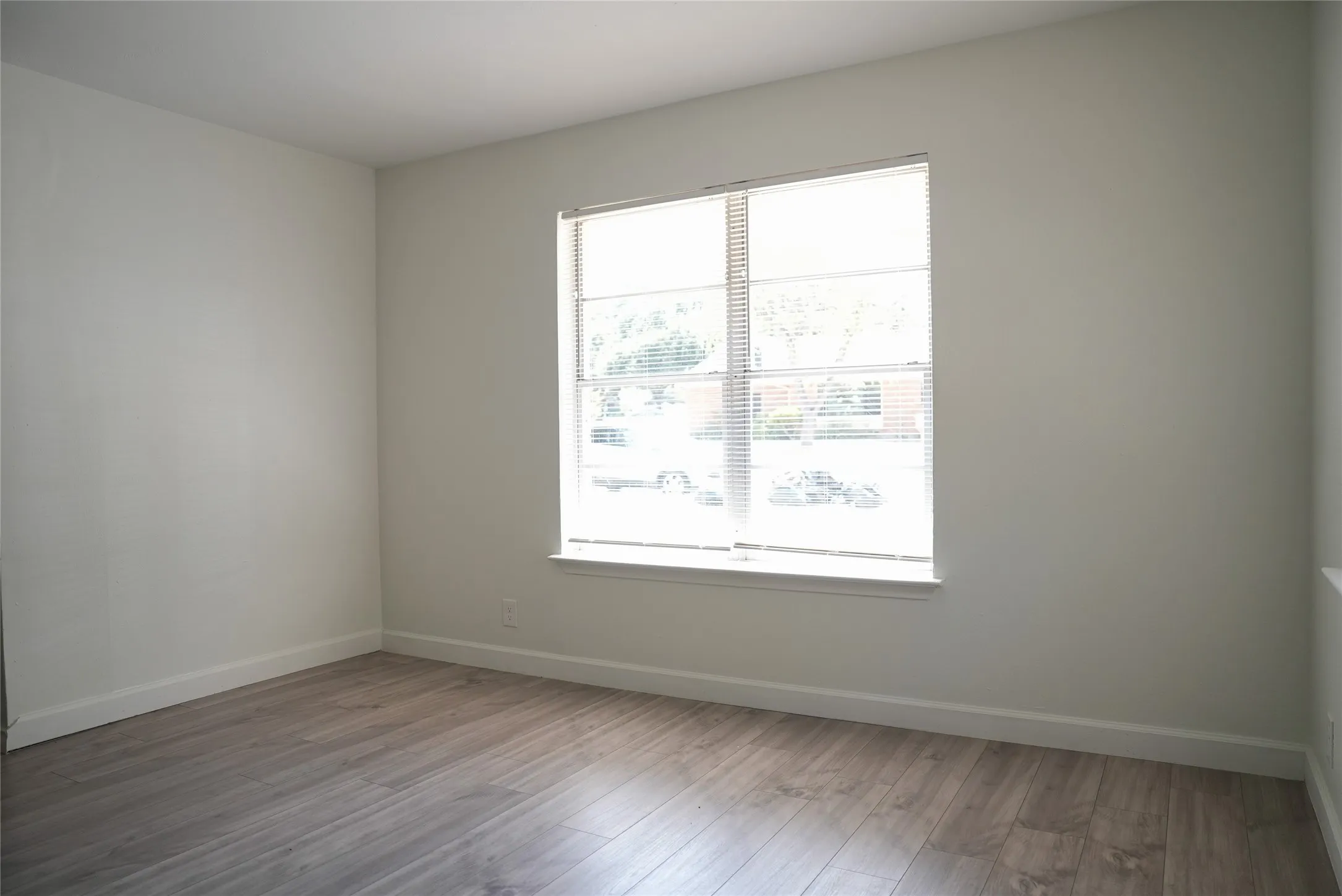Duplex For Rent in Dallas County , 6565 Ascot Lane, Dallas, Texas 75214, 2 Bedroom, 1 Bathroom, 2 Garage spaces, 889 Sqft, built in 1961, mls#21371421, Real Estate Agent in Dallas, Homes For Rent in Dallas county, Homes For Rent in Dallas, Realtor in Dallas Texas, Real Estate Brokerage Independent Realty Texas, Luminita Cordes Realtor