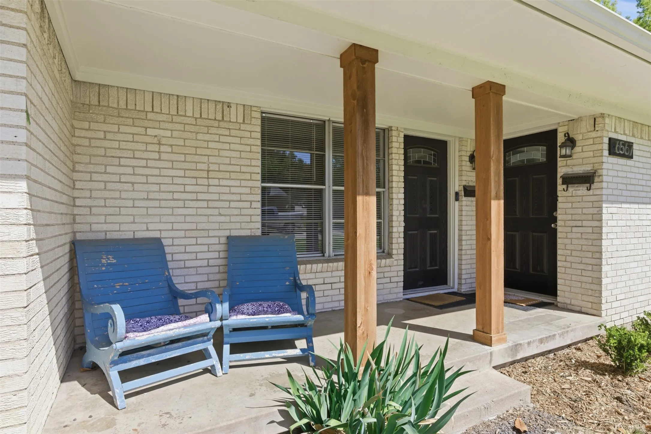 Duplex For Rent in Dallas County , 6565 Ascot Lane, Dallas, Texas 75214, 2 Bedroom, 1 Bathroom, 2 Garage spaces, 889 Sqft, built in 1961, mls#21371421, Real Estate Agent in Dallas, Homes For Rent in Dallas county, Homes For Rent in Dallas, Realtor in Dallas Texas, Real Estate Brokerage Independent Realty Texas, Luminita Cordes Realtor