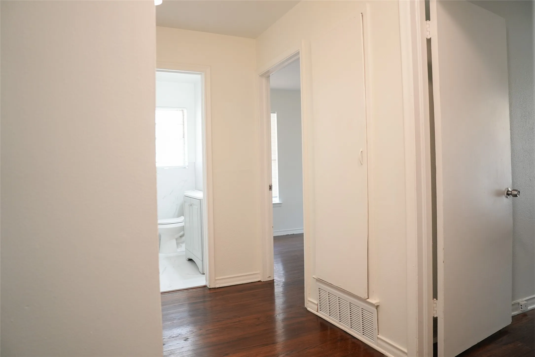 Duplex For Rent in Dallas County , 6565 Ascot Lane, Dallas, Texas 75214, 2 Bedroom, 1 Bathroom, 2 Garage spaces, 889 Sqft, built in 1961, mls#21371421, Real Estate Agent in Dallas, Homes For Rent in Dallas county, Homes For Rent in Dallas, Realtor in Dallas Texas, Real Estate Brokerage Independent Realty Texas, Luminita Cordes Realtor