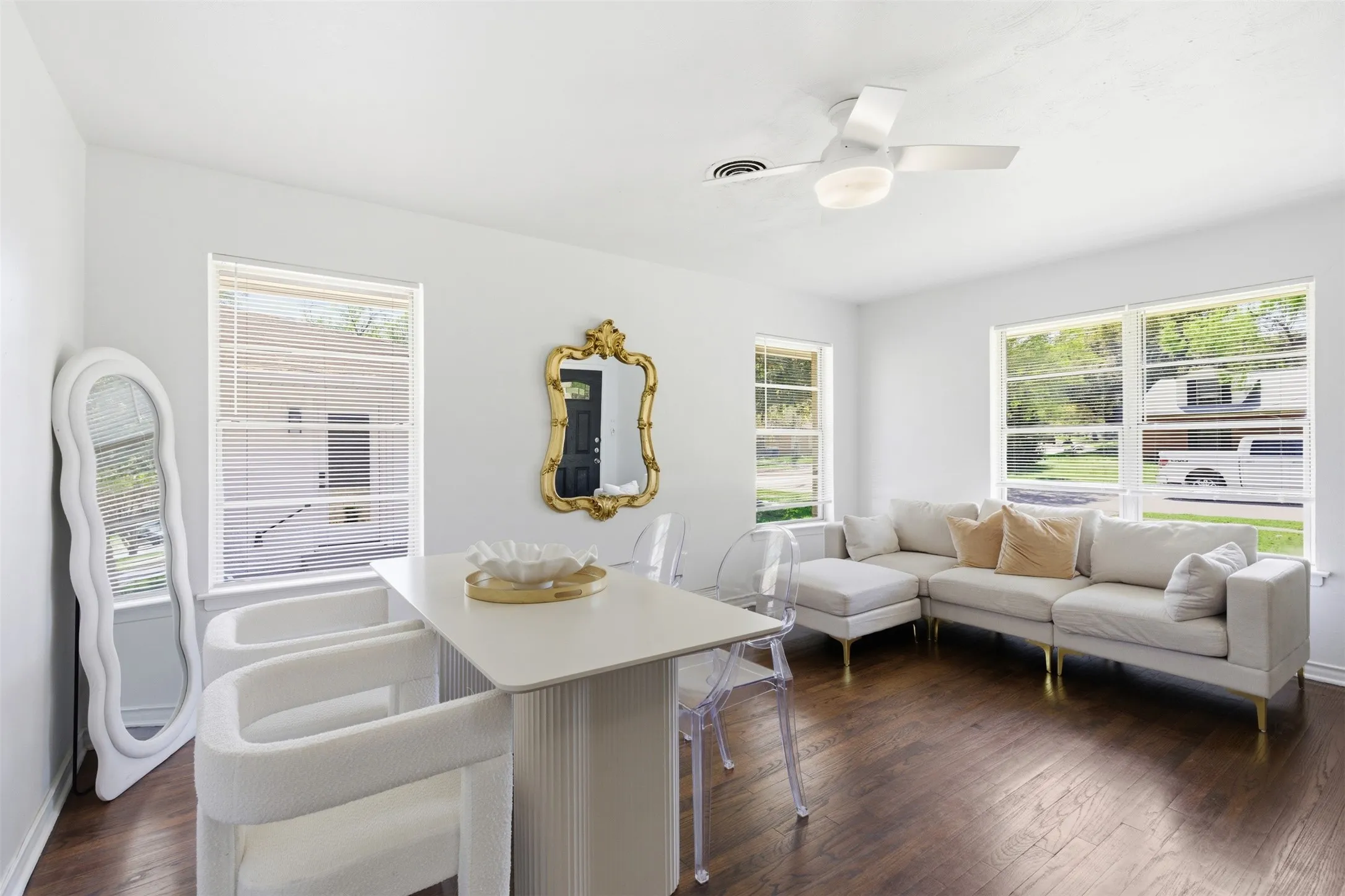 Duplex For Rent in Dallas County , 6565 Ascot Lane, Dallas, Texas 75214, 2 Bedroom, 1 Bathroom, 2 Garage spaces, 889 Sqft, built in 1961, mls#21371421, Real Estate Agent in Dallas, Homes For Rent in Dallas county, Homes For Rent in Dallas, Realtor in Dallas Texas, Real Estate Brokerage Independent Realty Texas, Luminita Cordes Realtor