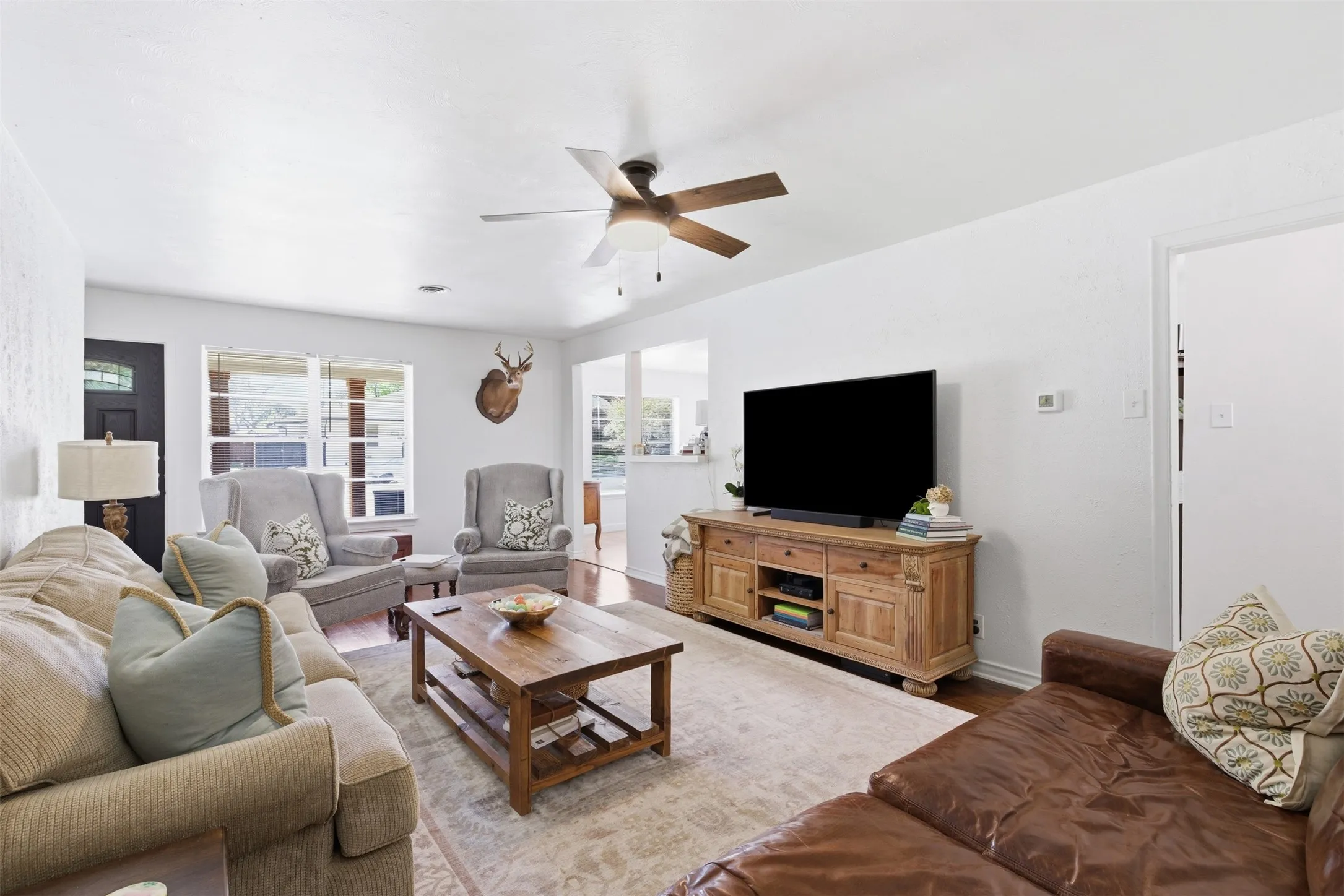 Duplex For Rent in Dallas County , 6565 Ascot Lane, Dallas, Texas 75214, 2 Bedroom, 1 Bathroom, 2 Garage spaces, 889 Sqft, built in 1961, mls#21371421, Real Estate Agent in Dallas, Homes For Rent in Dallas county, Homes For Rent in Dallas, Realtor in Dallas Texas, Real Estate Brokerage Independent Realty Texas, Luminita Cordes Realtor