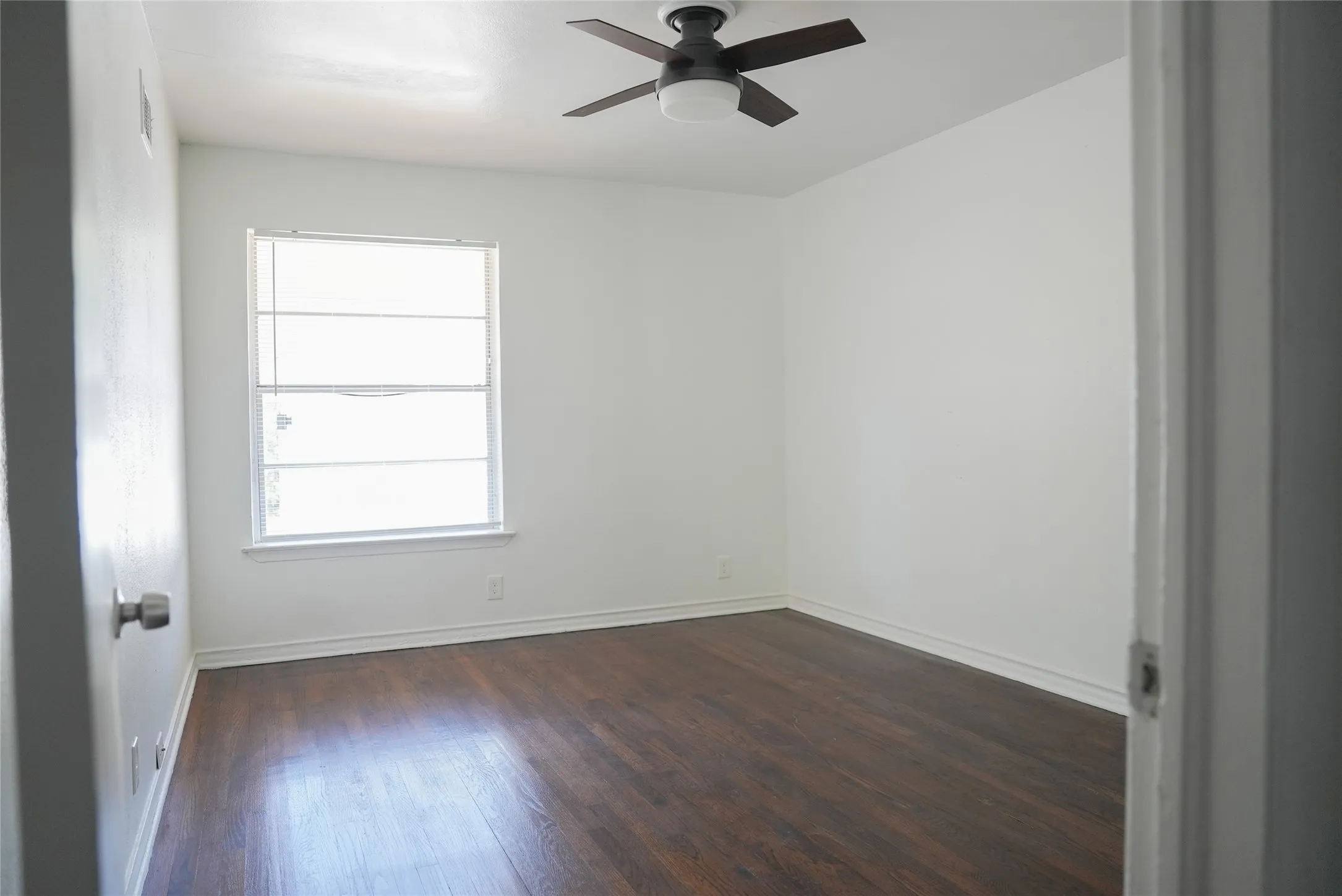 Duplex For Rent in Dallas County , 6565 Ascot Lane, Dallas, Texas 75214, 2 Bedroom, 1 Bathroom, 2 Garage spaces, 889 Sqft, built in 1961, mls#21371421, Real Estate Agent in Dallas, Homes For Rent in Dallas county, Homes For Rent in Dallas, Realtor in Dallas Texas, Real Estate Brokerage Independent Realty Texas, Luminita Cordes Realtor
