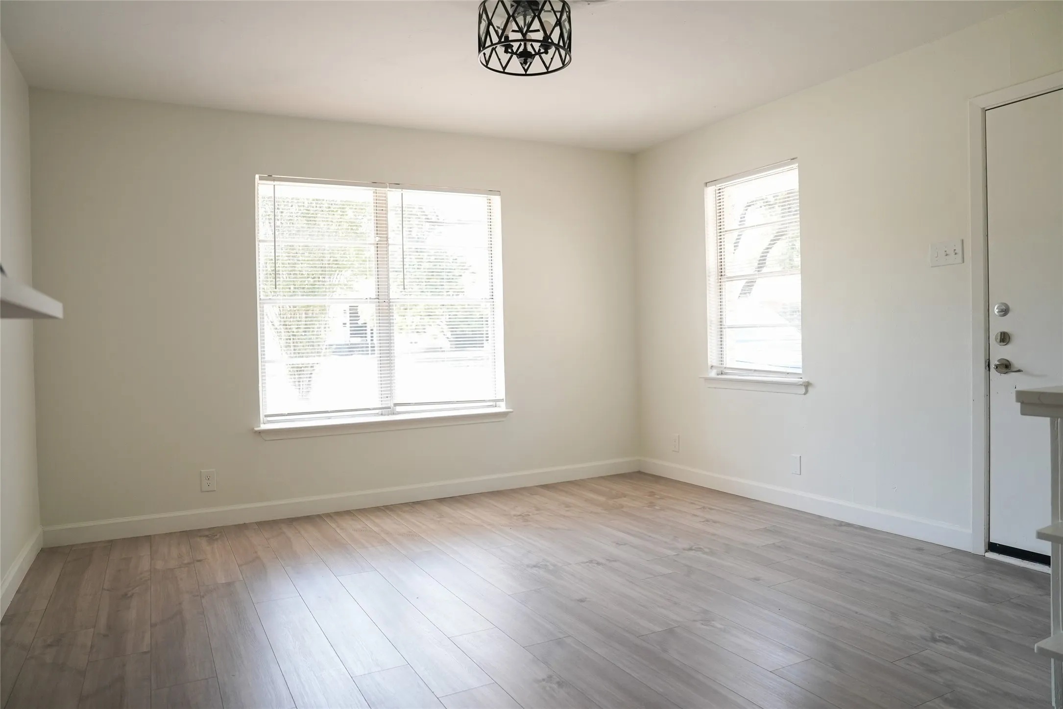 Duplex For Rent in Dallas County , 6565 Ascot Lane, Dallas, Texas 75214, 2 Bedroom, 1 Bathroom, 2 Garage spaces, 889 Sqft, built in 1961, mls#21371421, Real Estate Agent in Dallas, Homes For Rent in Dallas county, Homes For Rent in Dallas, Realtor in Dallas Texas, Real Estate Brokerage Independent Realty Texas, Luminita Cordes Realtor